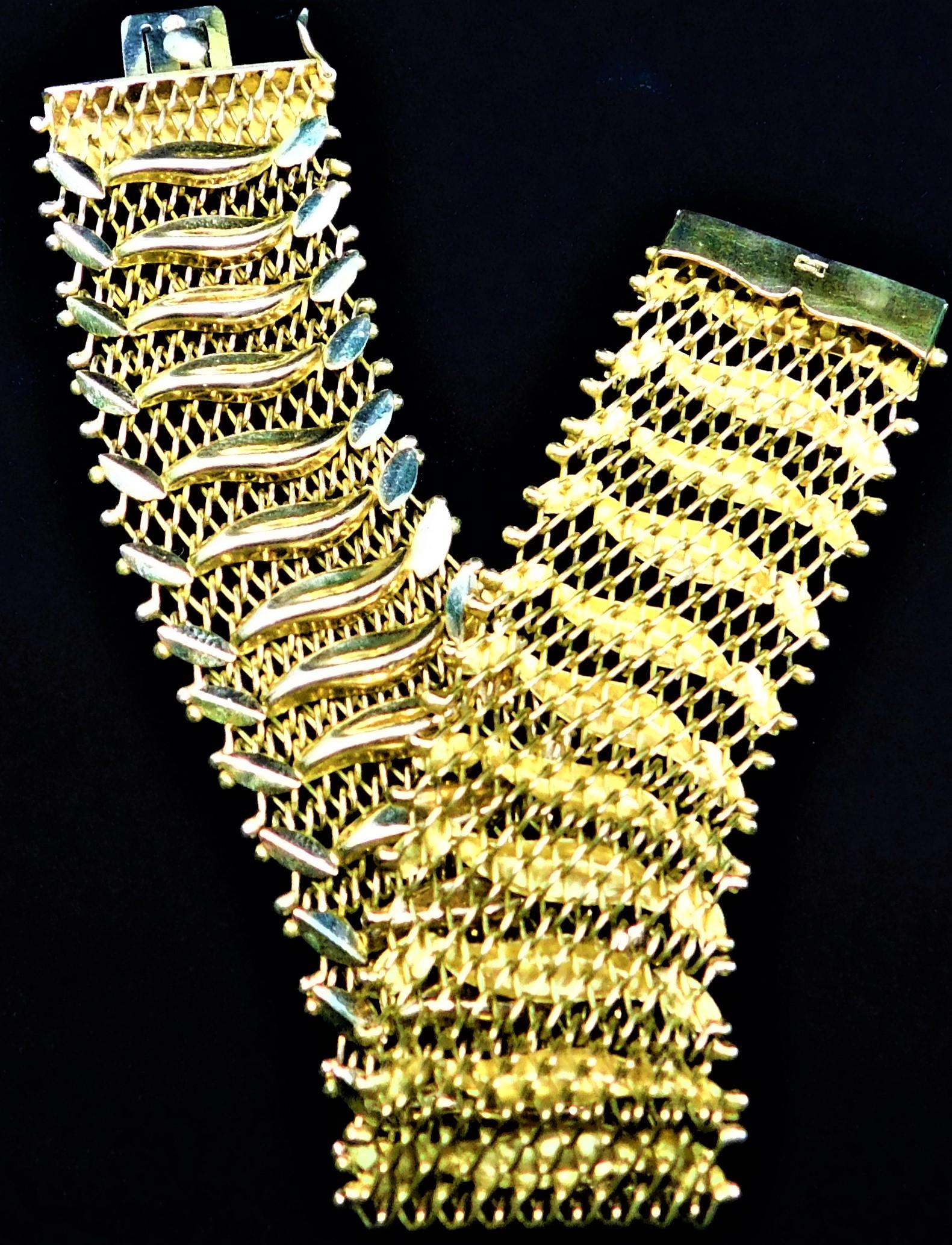 18-Karat Yellow Gold Handmade Bracelet For Sale 5