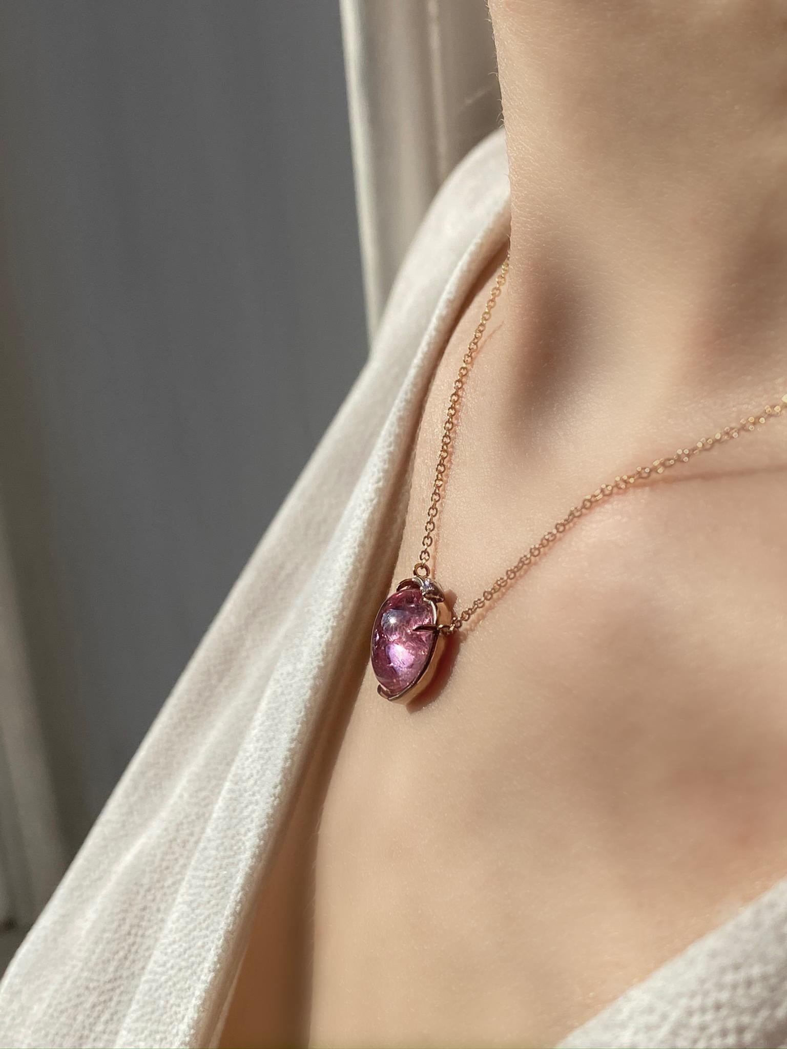 18 Karat Yellow Gold Heart Cut Pink Tourmaline White Diamond Pendant Necklace For Sale 2
