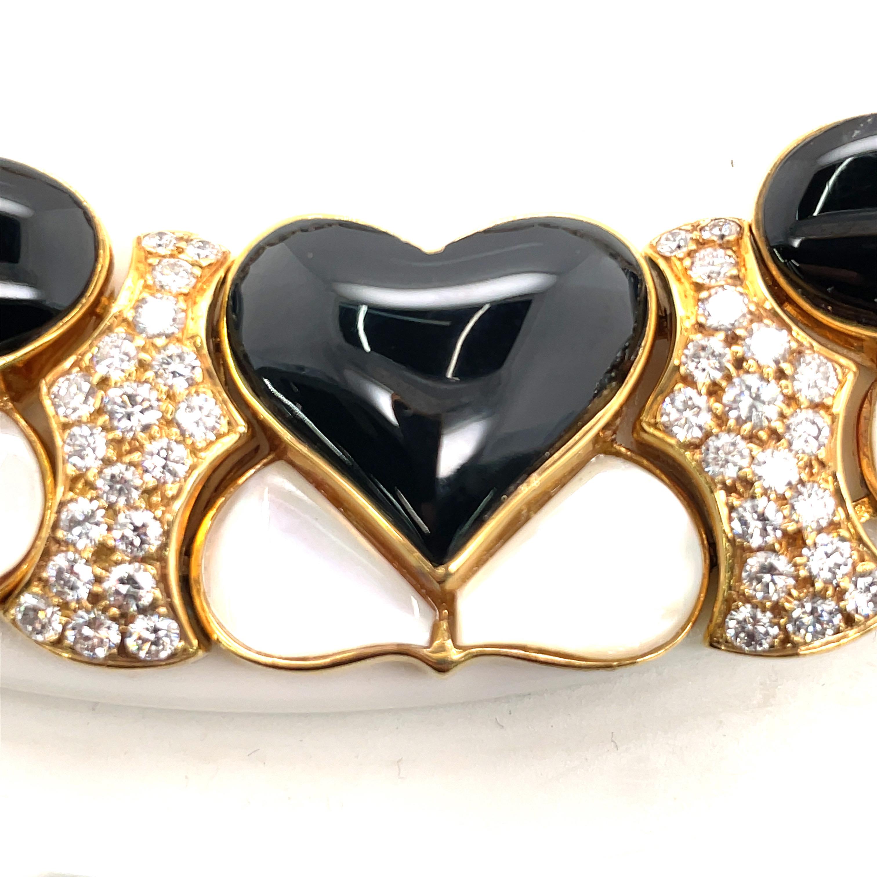 Women's 18 Karat Yellow Gold Heart Onyx Moonstone Diamond Collar Necklace 6 Carats  For Sale