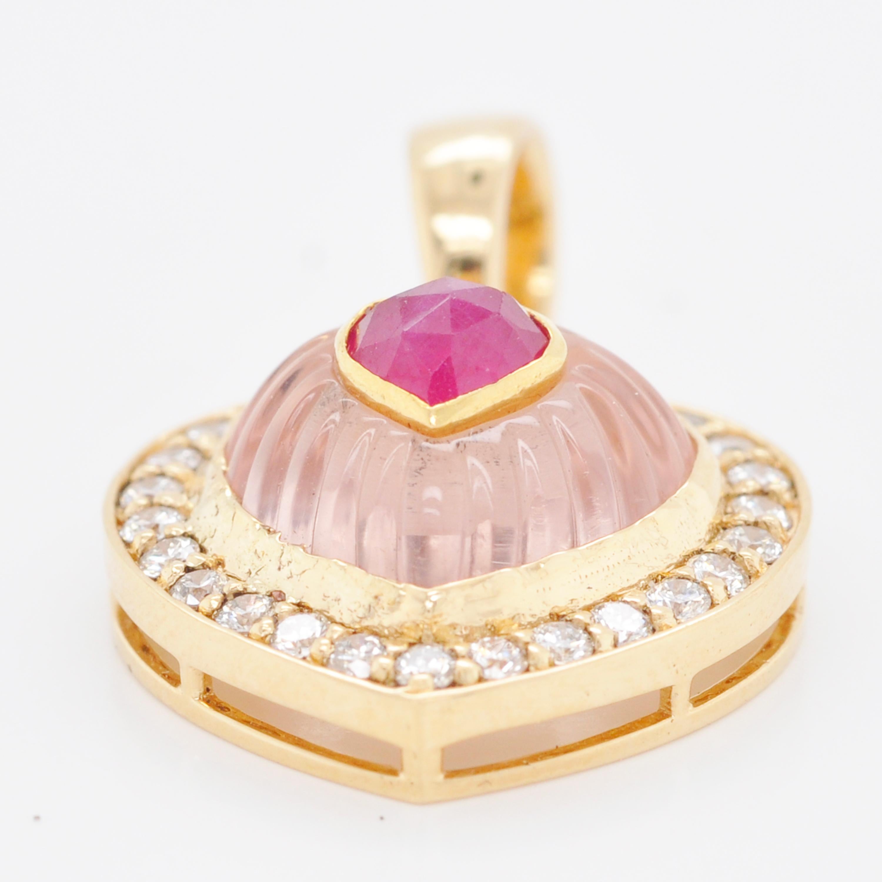 18 Karat Yellow Gold Heart Rose Quartz Ruby Diamond Valentine Pendant Necklace In New Condition For Sale In Jaipur, Rajasthan