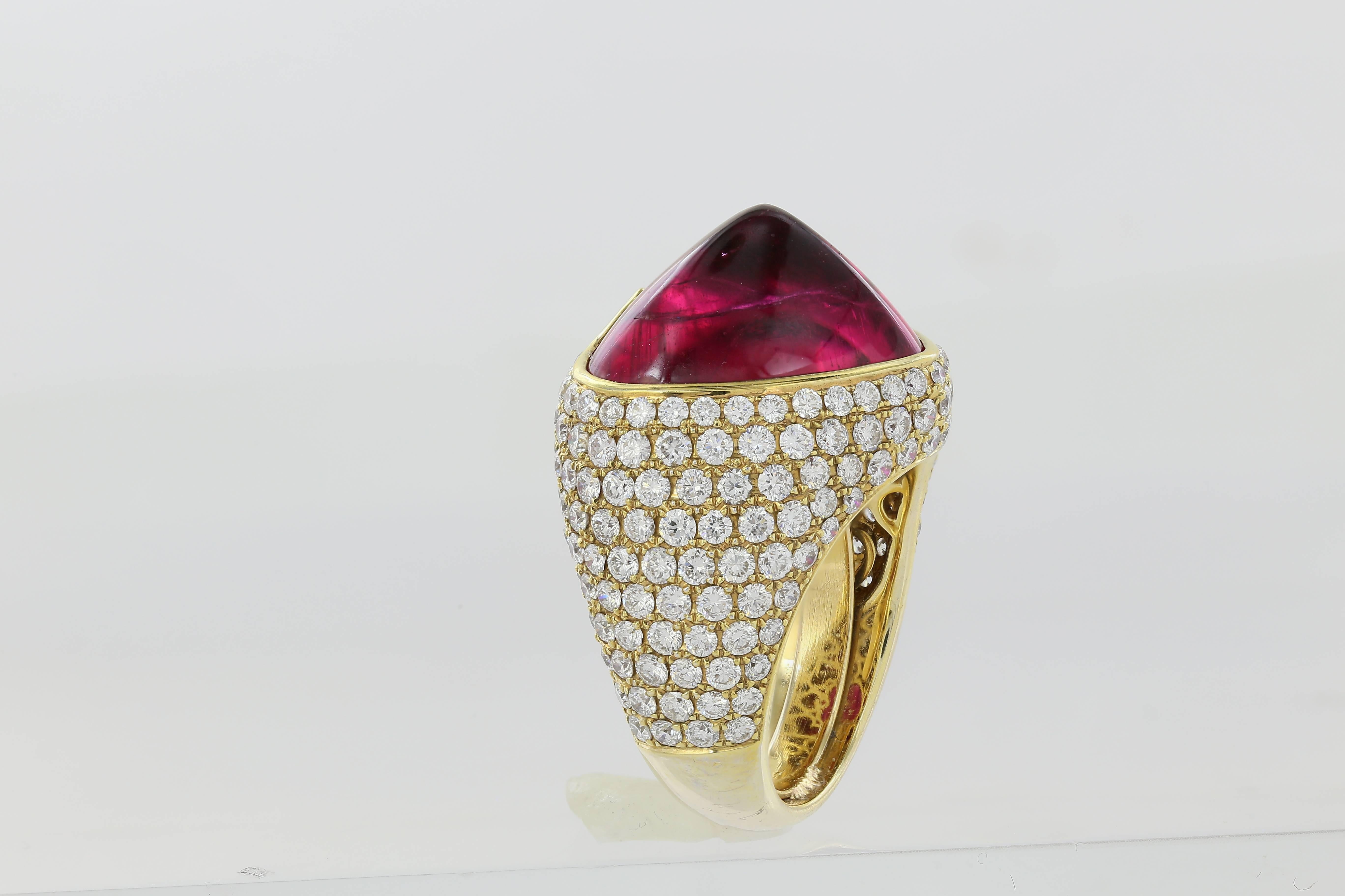 18 Karat Yellow Gold Heart Shaped Sugarloaf Tourmaline and Diamond Ring In New Condition For Sale In Chestnut Hill, MA