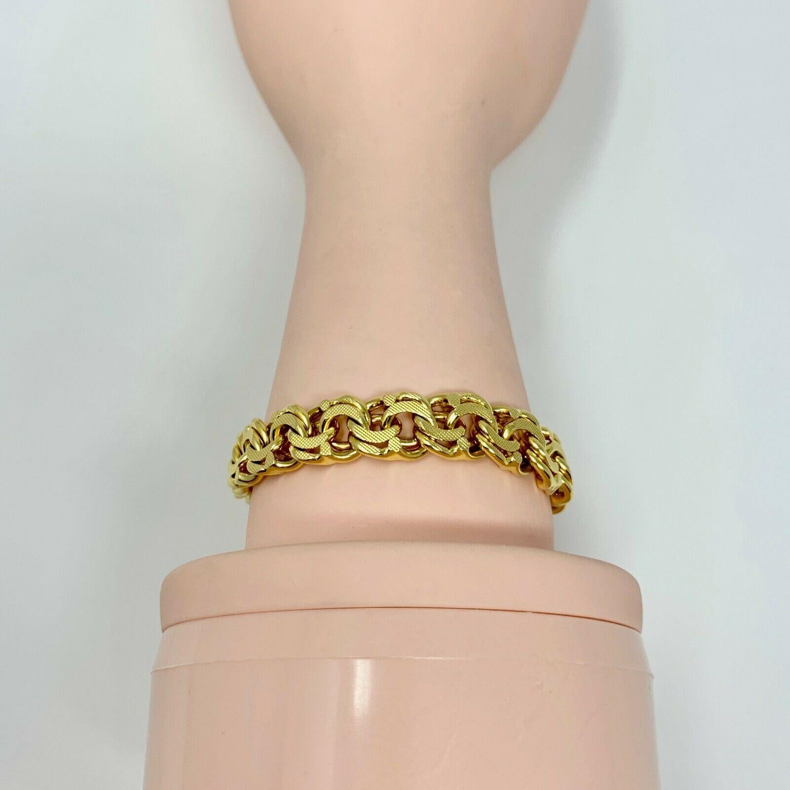 18 Karat Yellow Gold Heavy Textured Double Circle Link Charm Bracelet 3