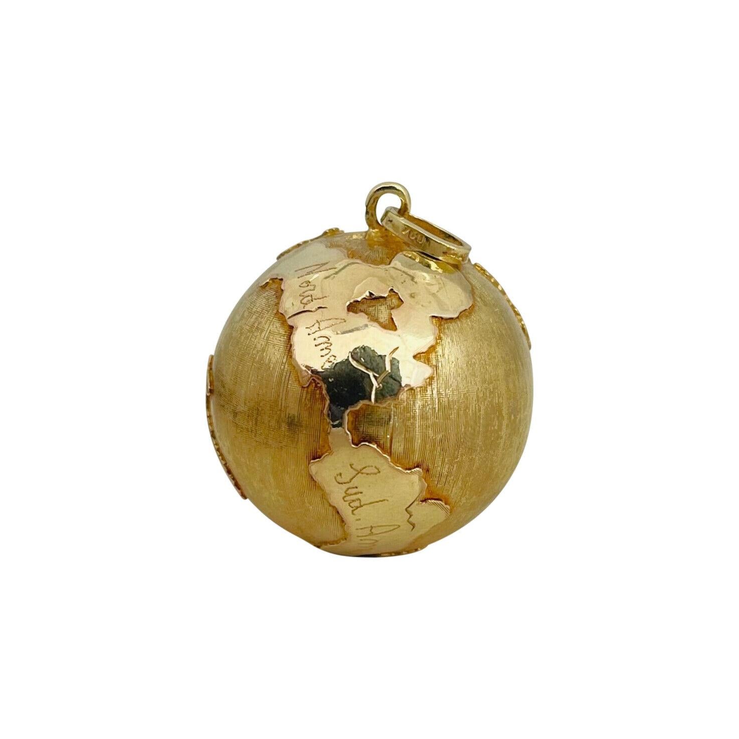18k Gelbgold 18,5g schwere Vintage Hand beschriftet Globus Anhänger

Bedingung:  Ausgezeichneter Condit, professionell gereinigt und poliert
Metall:  18k Gold (markiert und professionell getestet)
Gewicht:  18.5g
Länge:  1.5 Zoll (einschließlich