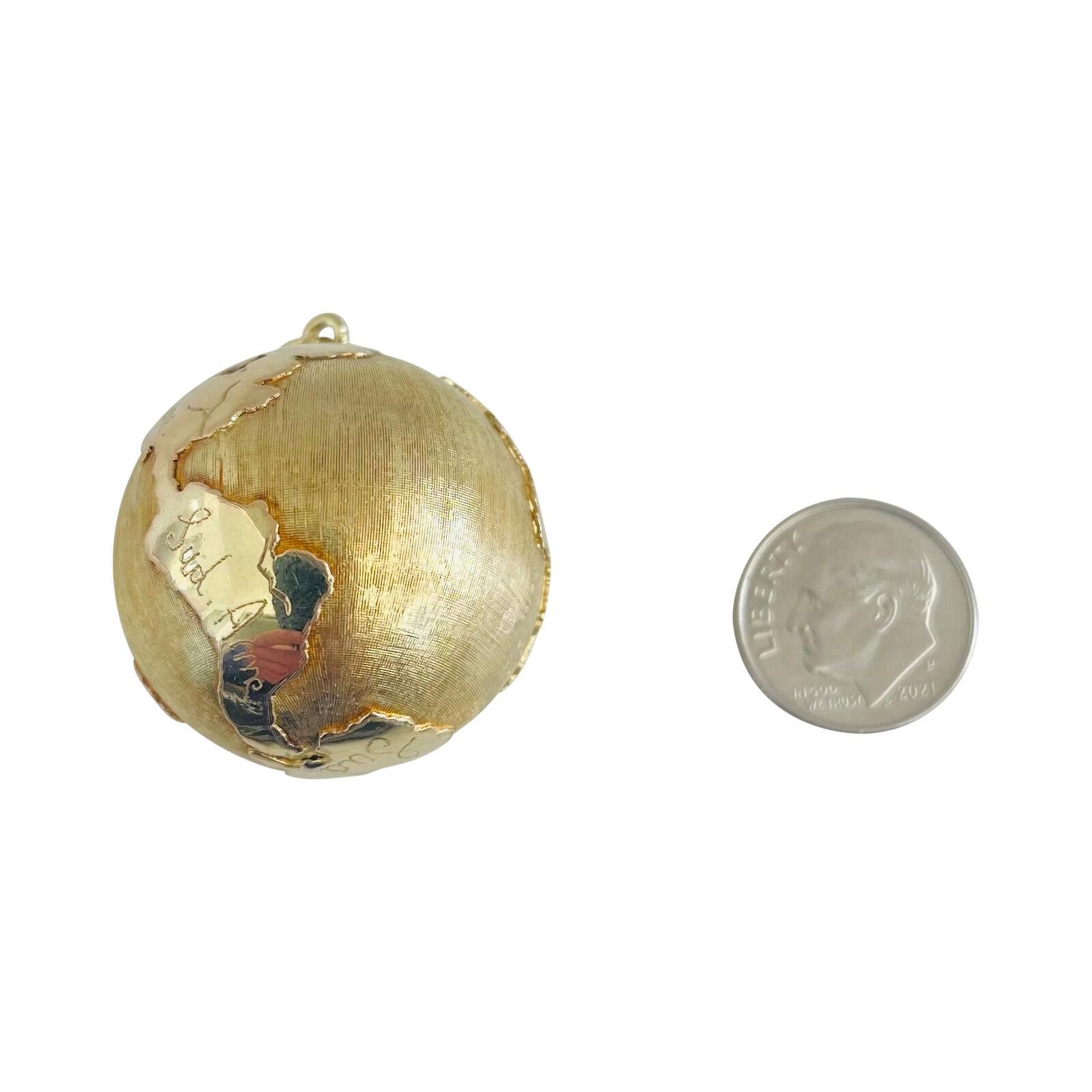 18 Karat Gelbgold Heavy Vintage Hand beschriftet Globe Anhänger für Damen oder Herren