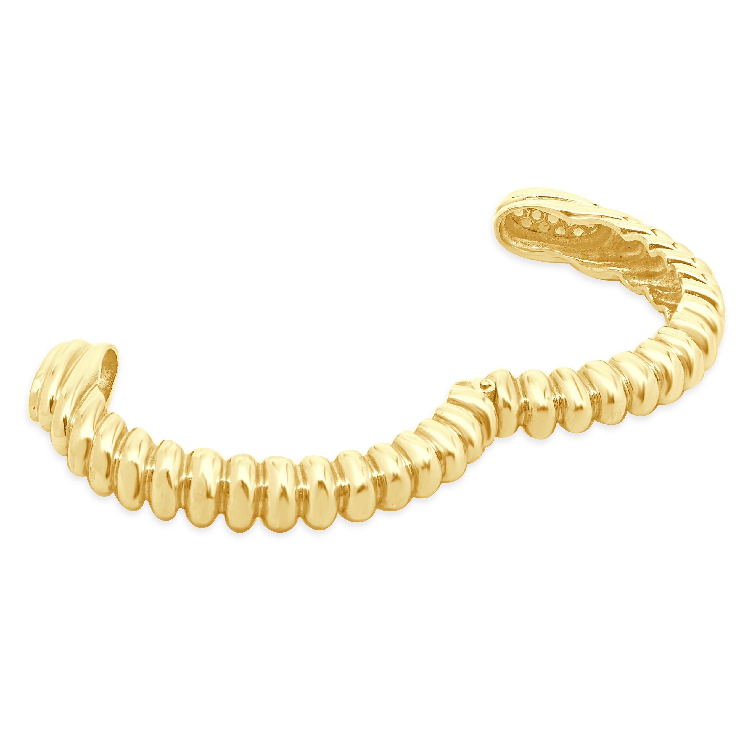 18 Karat Yellow Gold Hinged Fluted Pave Set Ruby Cuff In Excellent Condition For Sale In Scottsdale, AZ
