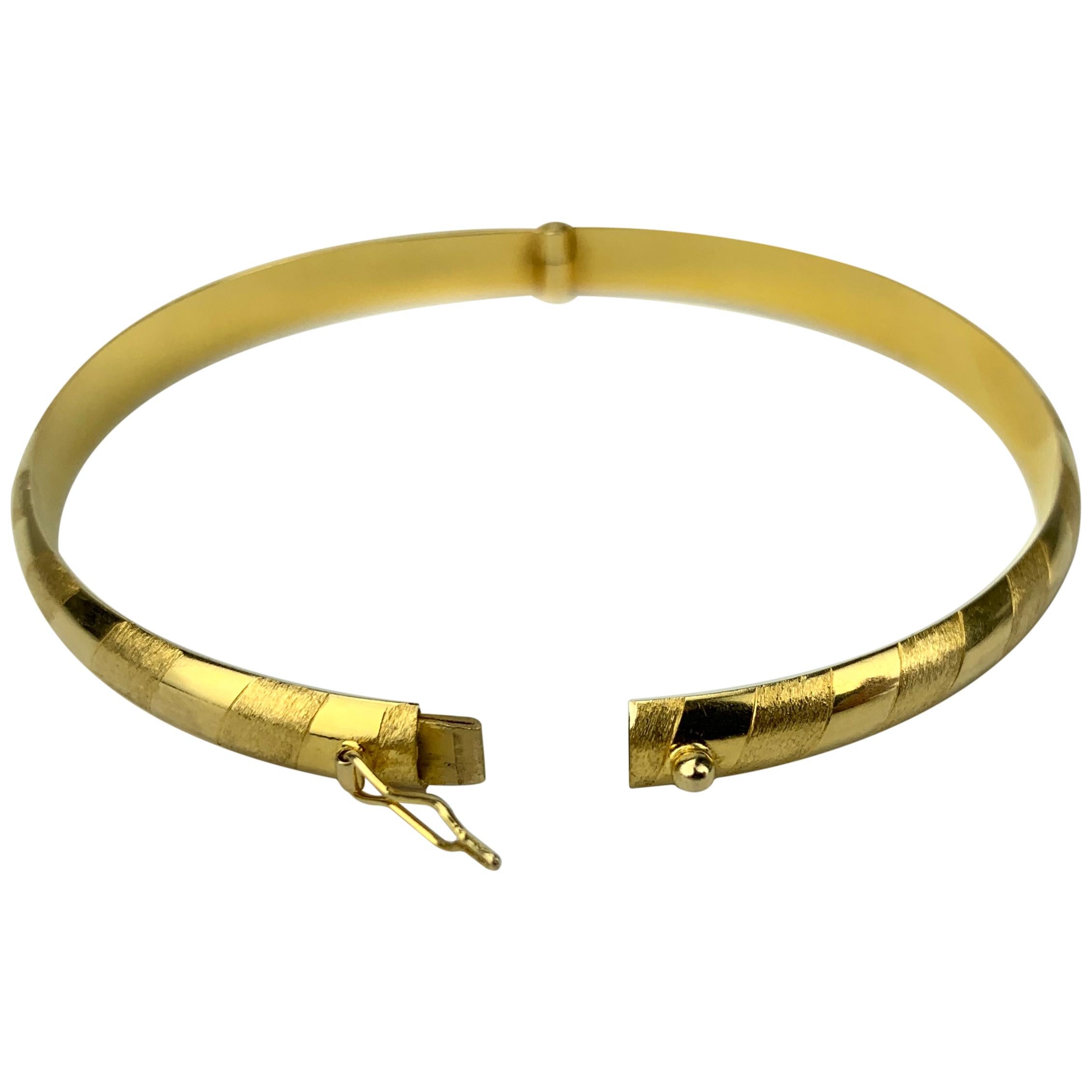 18 Karat Yellow Gold Hinged Striped Bangle Bracelet 1