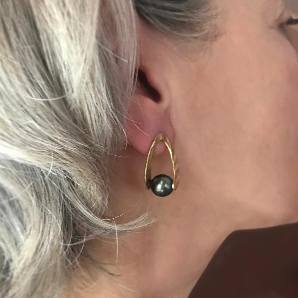 Round Cut 18 Karat Yellow Gold Holding You Earrings with Tahitian Pearl from K.Mita For Sale