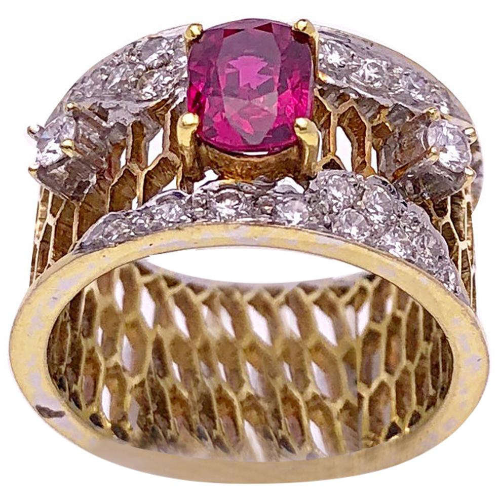 18 Karat Yellow Gold Honeycomb Band Ring with Ruby and Diamonds