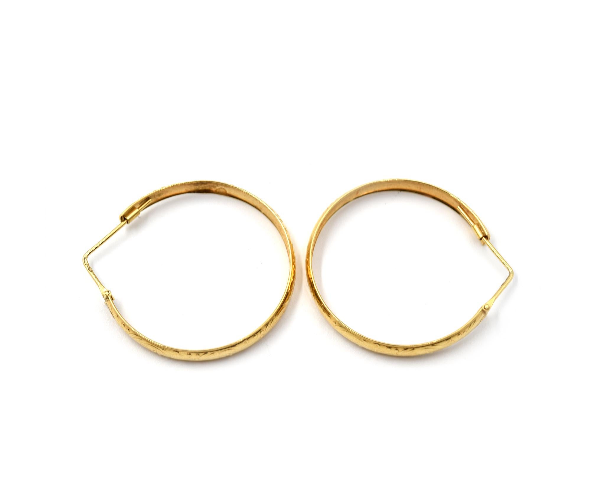 Women's 18 Karat Yellow Gold Hoop Style Pattern Earrings