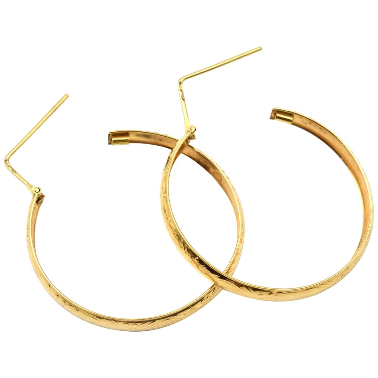 18 Karat Yellow Gold Hoop Style Pattern Earrings