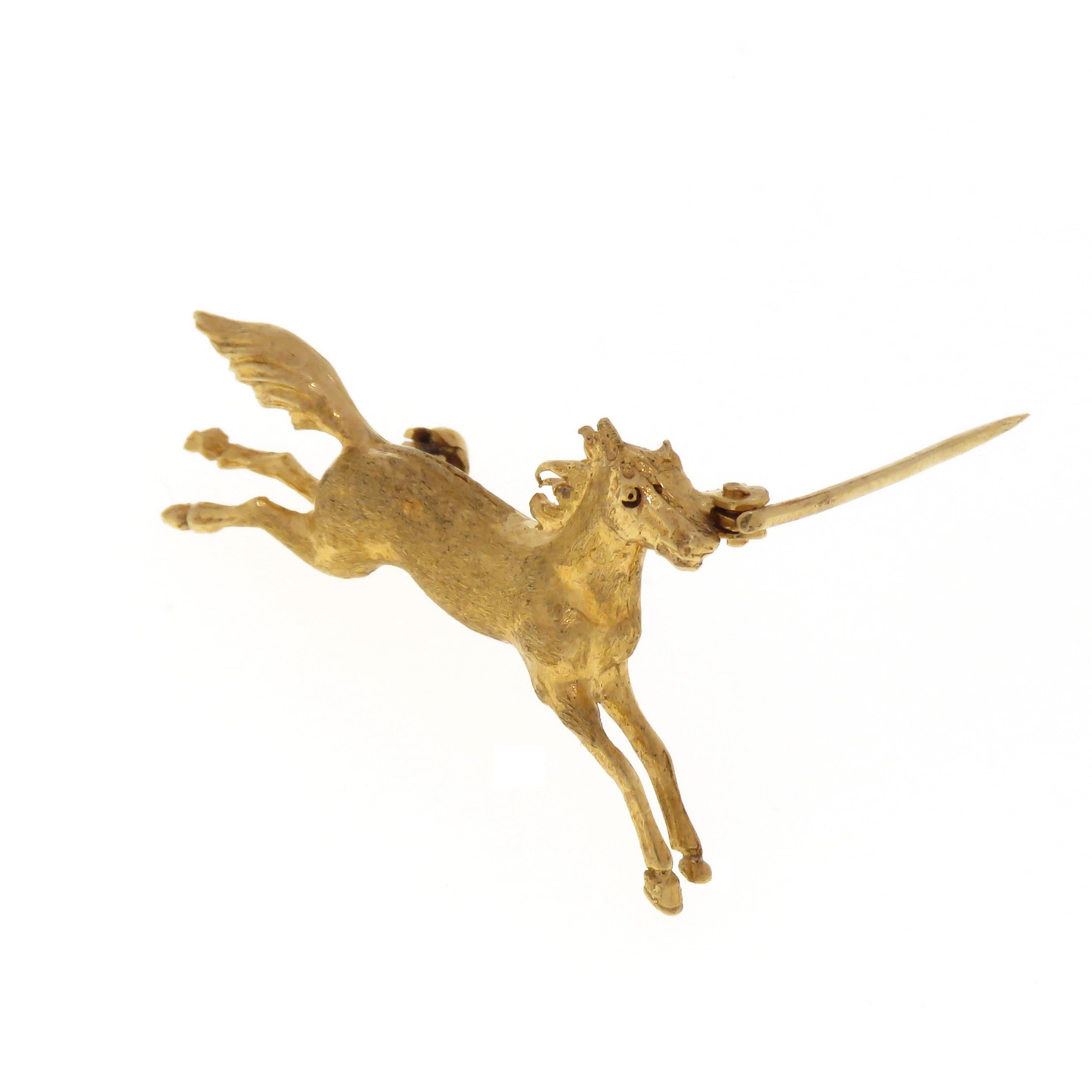 Vintage brooch for horse lovers, dating back to the 1980s and crafted in 18 karat yellow gold.
The size is 35X20 mm / 1.377x0.787 inches. Marked with the Italian Gold Mark 750 and the brandmark 247VI. 

Handcrafted in: 18 karat yellow  gold.
Total