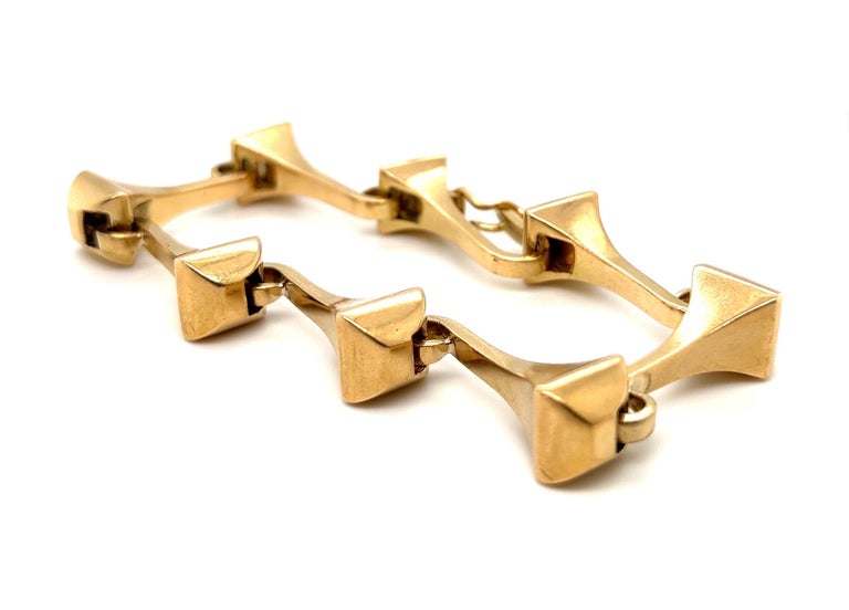 18 Karat Yellow Gold Horseshoe Nail Bracelet by Gucci, 1970s For Sale