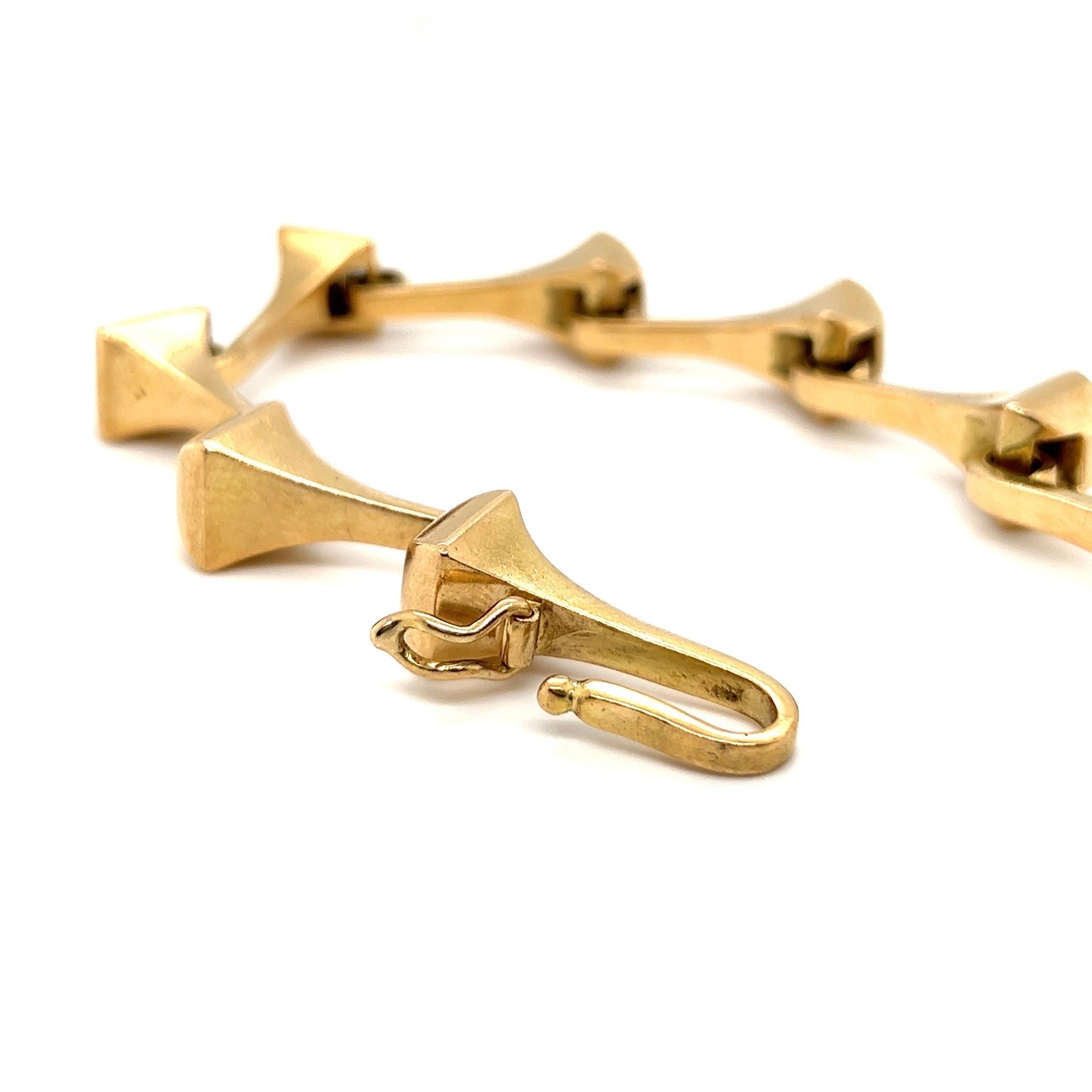18 Karat Yellow Gold Horseshoe Nail Bracelet by Gucci, 1970s In Good Condition In Zurich, CH
