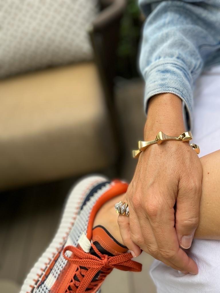 18 Karat Yellow Gold Horseshoe Nail Bracelet by Gucci, 1970s For Sale