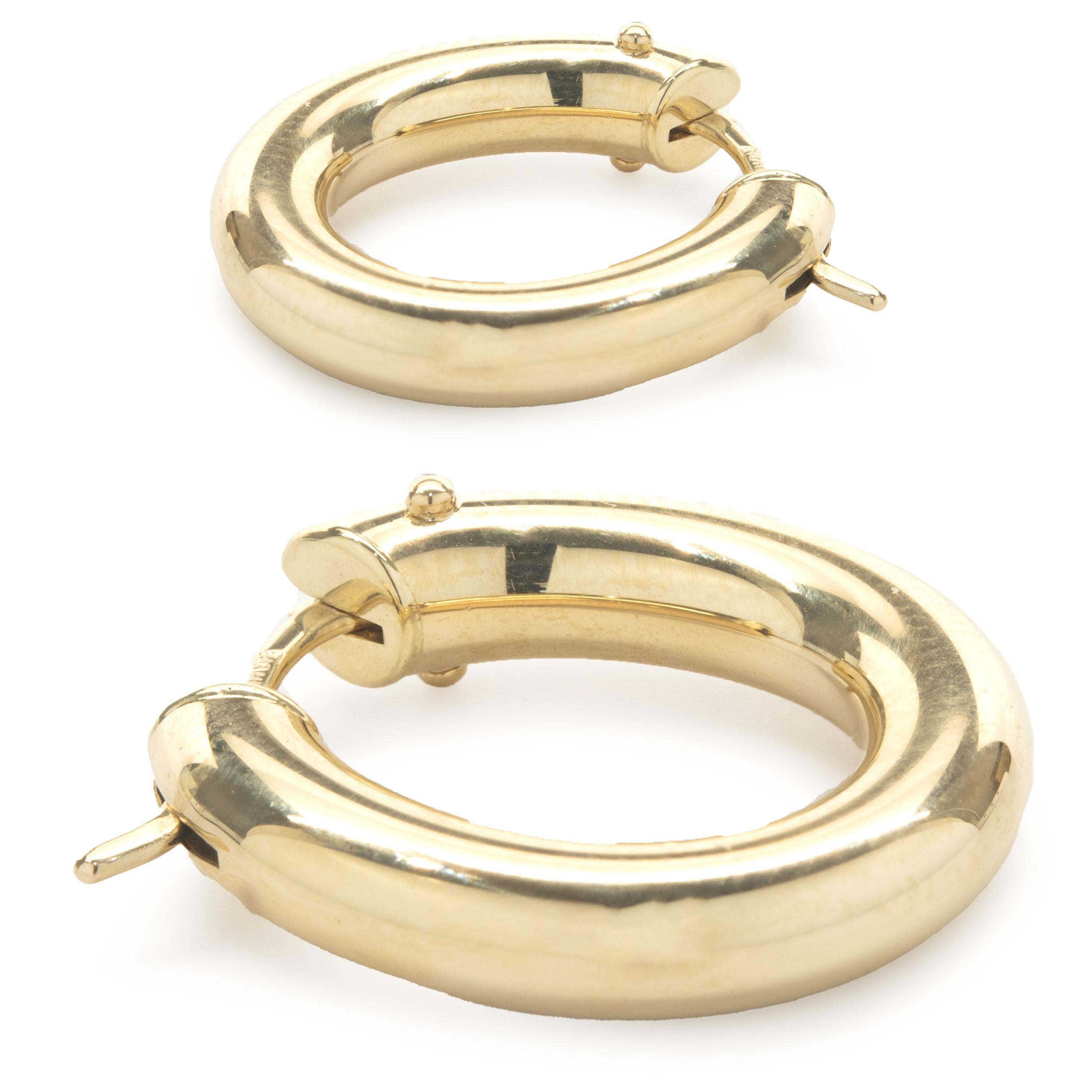 Material: 18K yellow gold
Dimensions: earrings measure 19.50mm in length
Weight: 3.00 grams