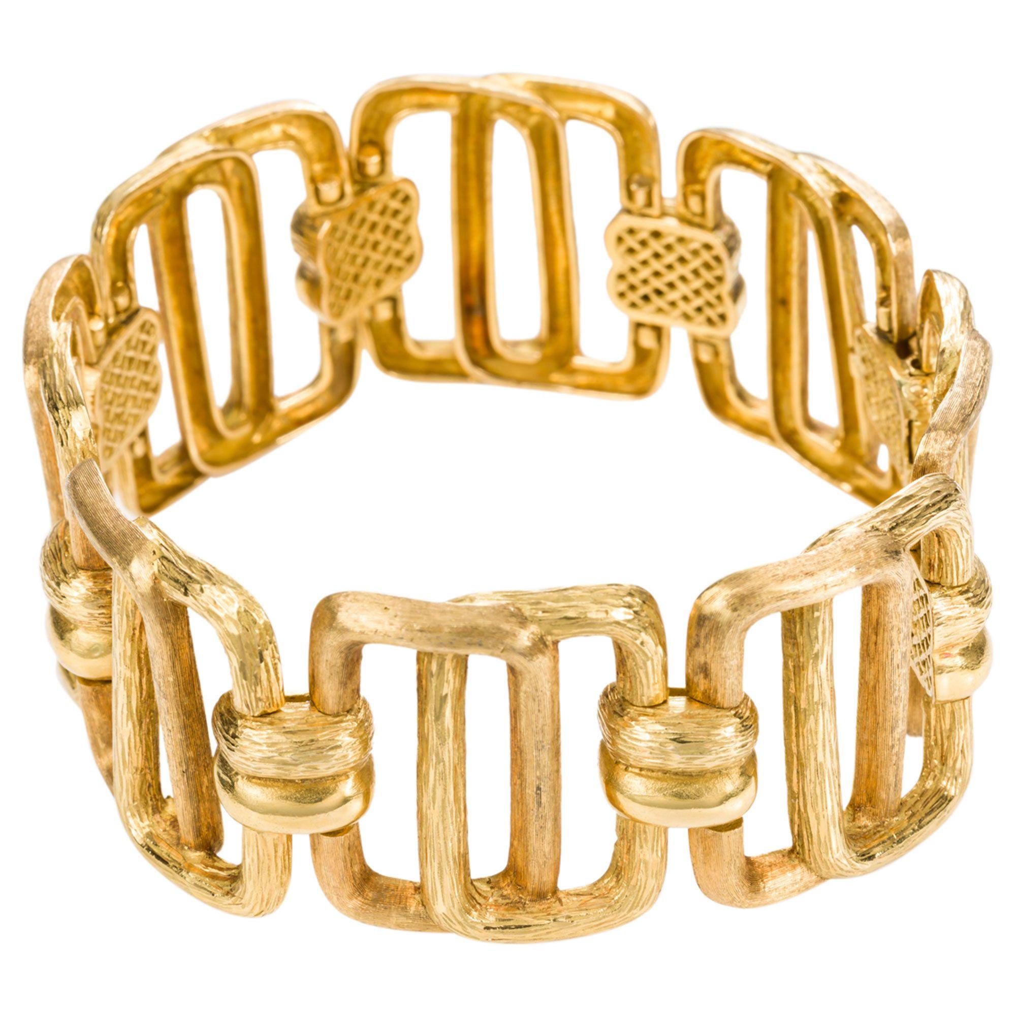 Contemporary 18 Karat Yellow Gold Hungarian Textured Link Bracelet For Sale