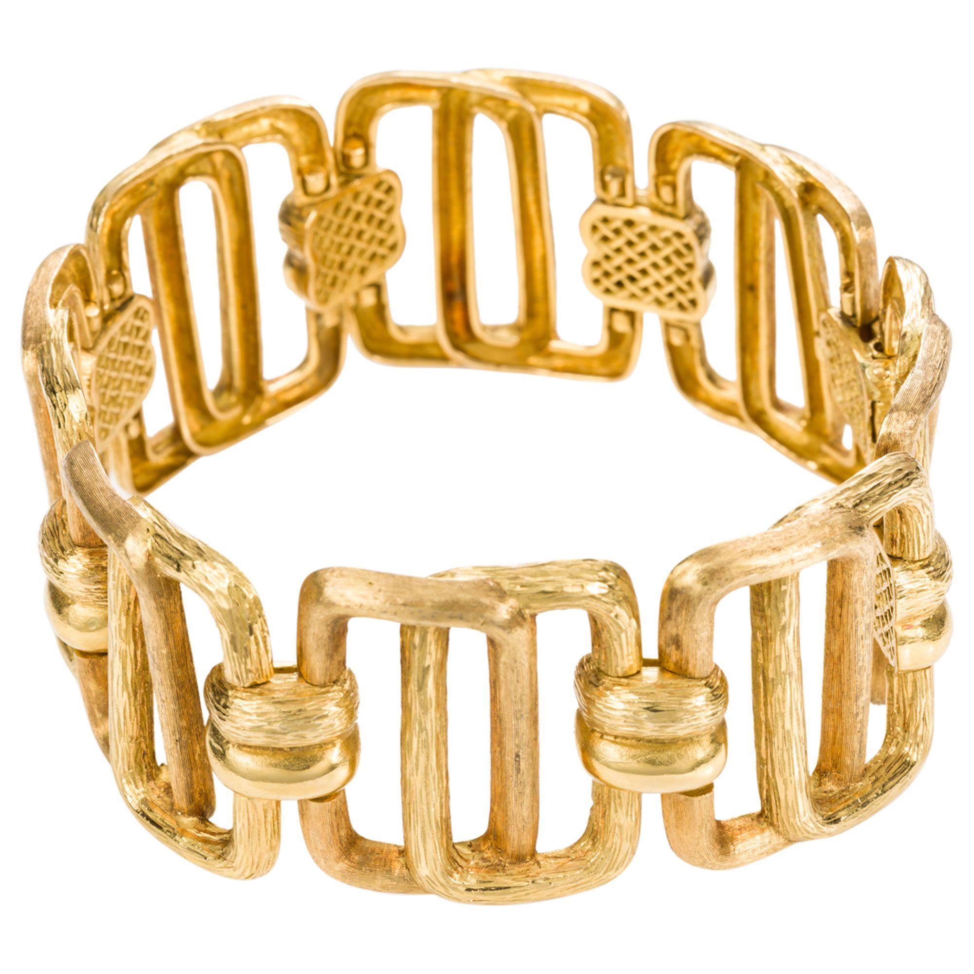 18 Karat Yellow Gold Hungarian Textured Link Bracelet In Excellent Condition For Sale In QLD , AU