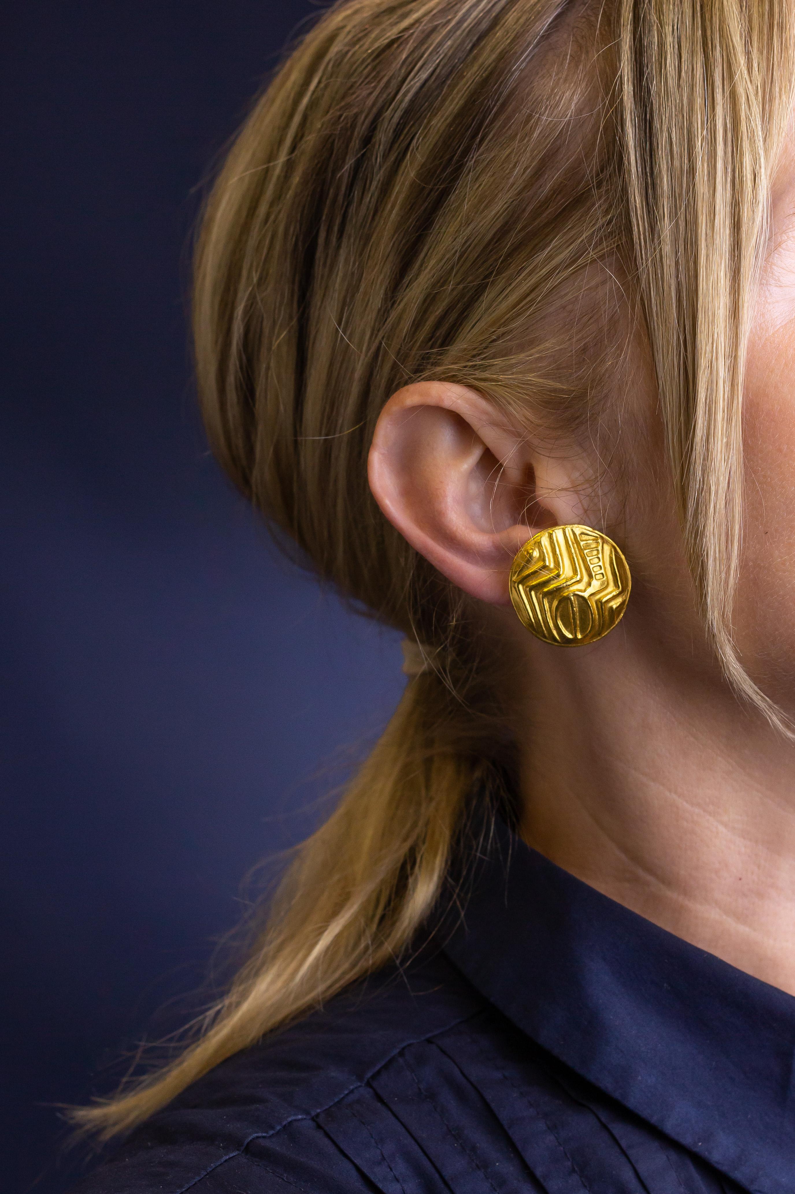 We adore the work of Greek jeweller Ilias Lalaounis and are so excited to have this pair of 'Spartan Disc' ear clips currently on offer. The pair of round ear clips are crafted from 18 karat yellow gold and look a little like a 'shield' used in