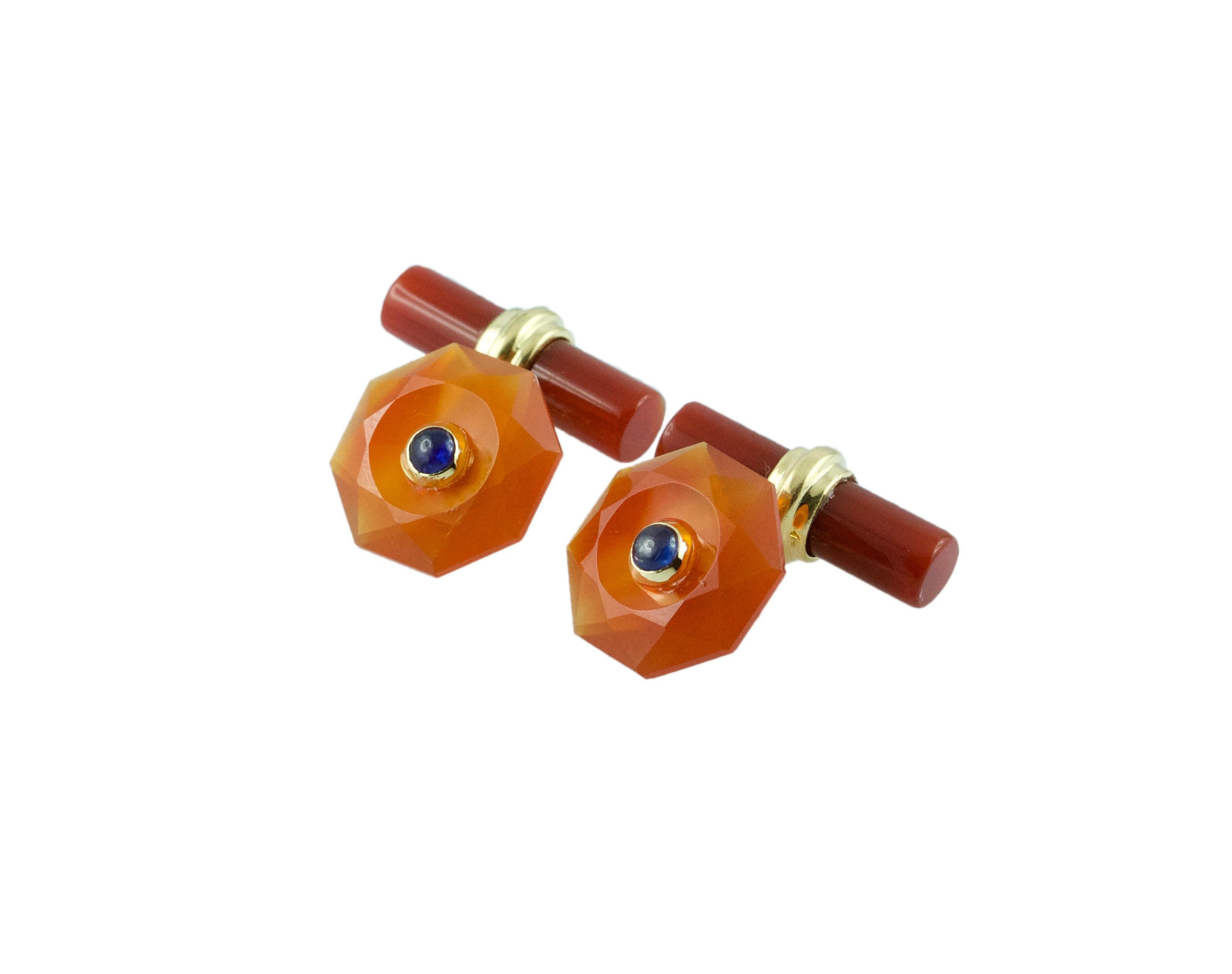 18 Karat Yellow Gold in Carnelian with Sapphires Cufflinks In New Condition In Milano, IT