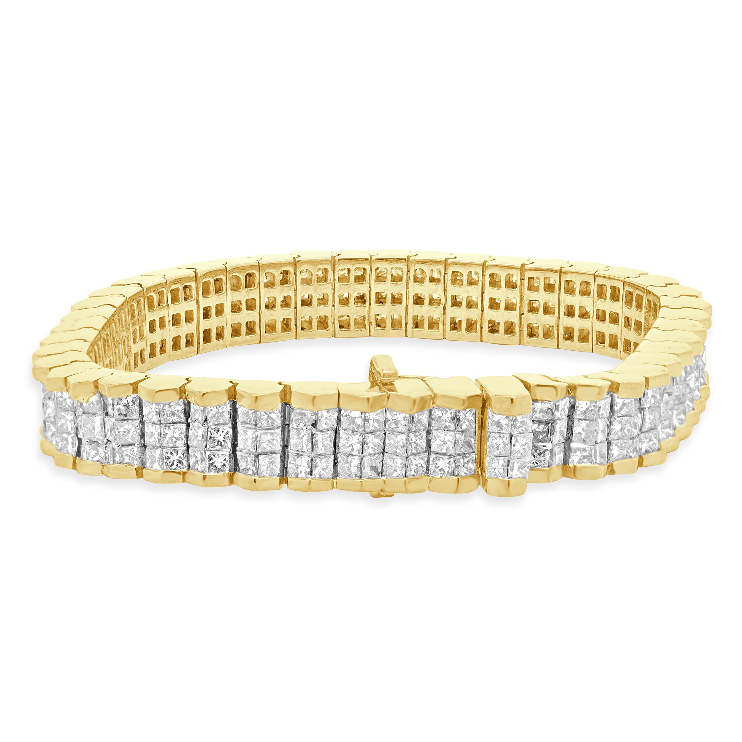 Taille princesse Bracelet pyramide en or jaune 18 carats serti de diamants invisibles en vente