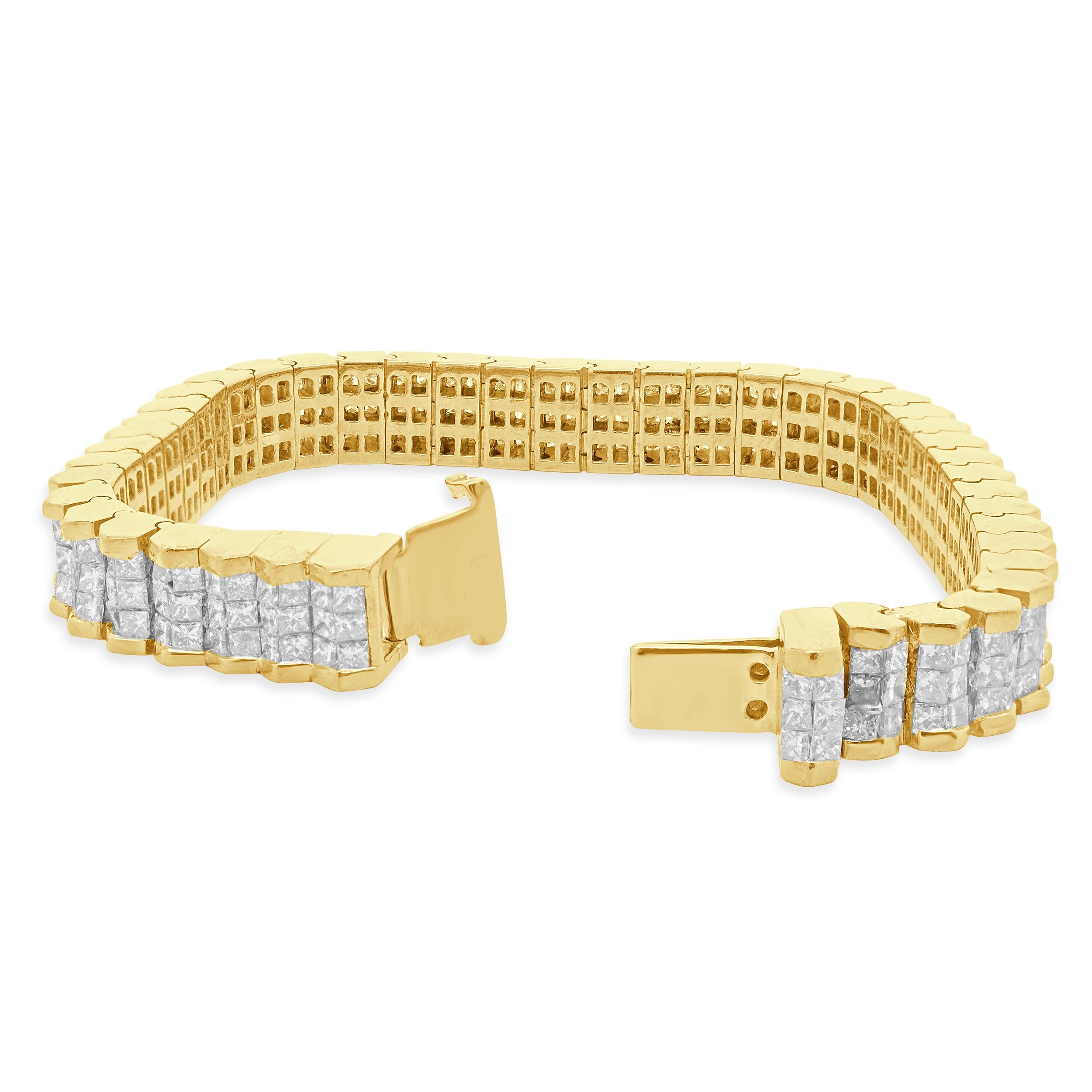 Bracelet pyramide en or jaune 18 carats serti de diamants invisibles Excellent état - En vente à Scottsdale, AZ