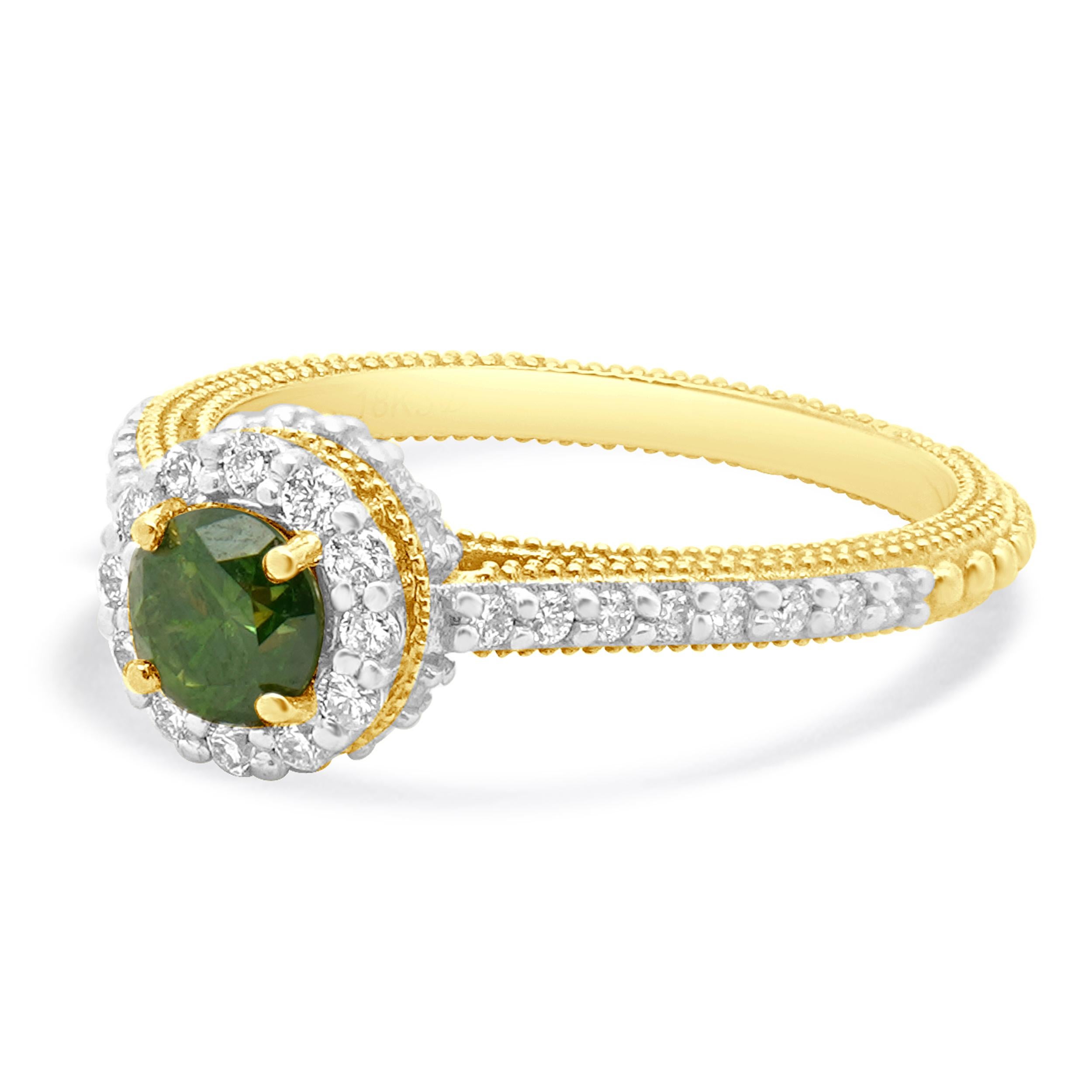 MATERIAL: 18k Gelbgold
Zentraldiamant: 1 Rundschliff = 0,50ct
Farbe: Grün
Klarheit: I1
Diamanten: 42 Rundschliff = 0,35cttw
Farbe: H
Klarheit: SI2
Ringgröße: 6.5 (bitte erlauben Sie bis zu 2 zusätzliche Arbeitstage für Größenanfragen)
Gewicht: 3.50