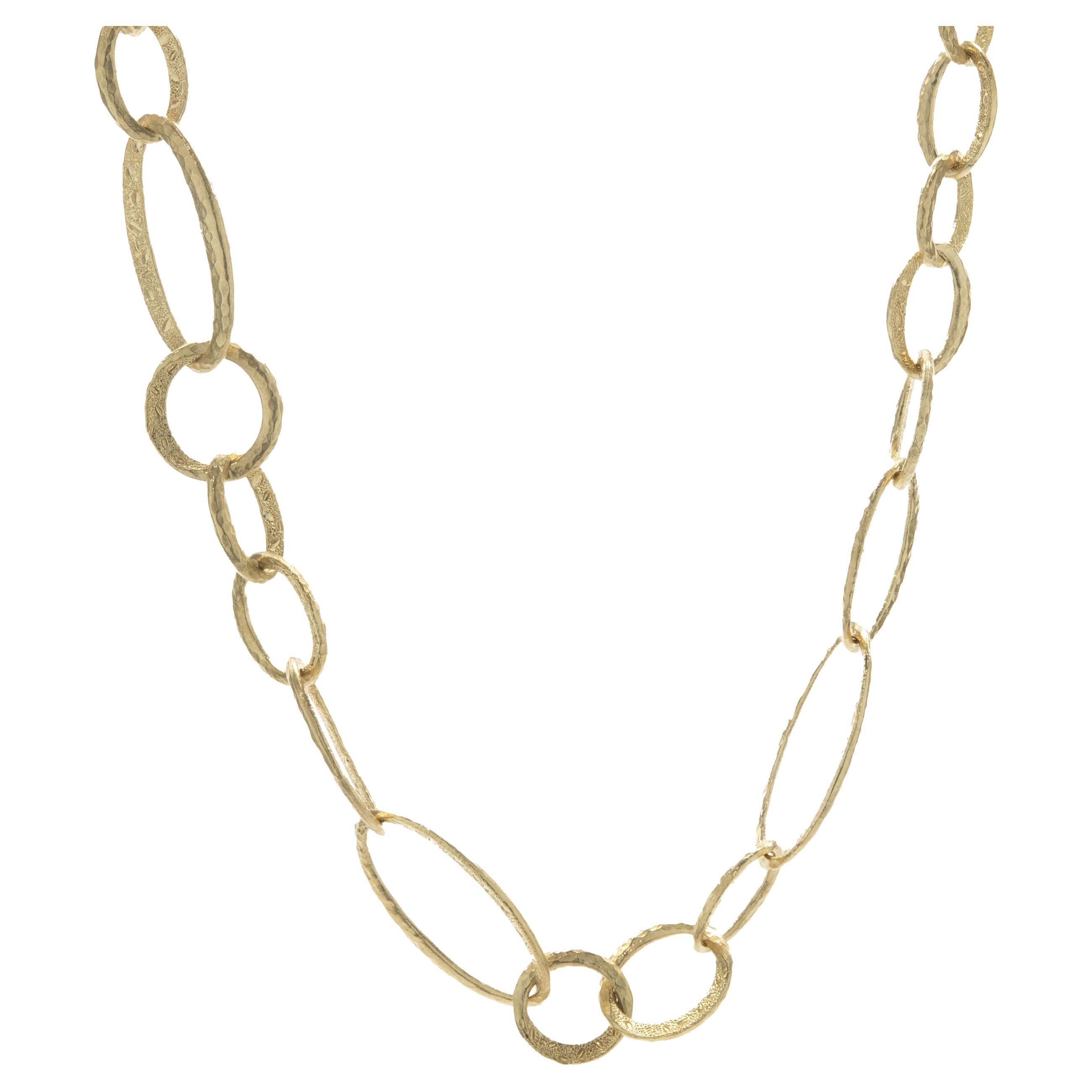 18 Karat Yellow Gold Italian Designed Hammered Open Circle Link Necklace For Sale