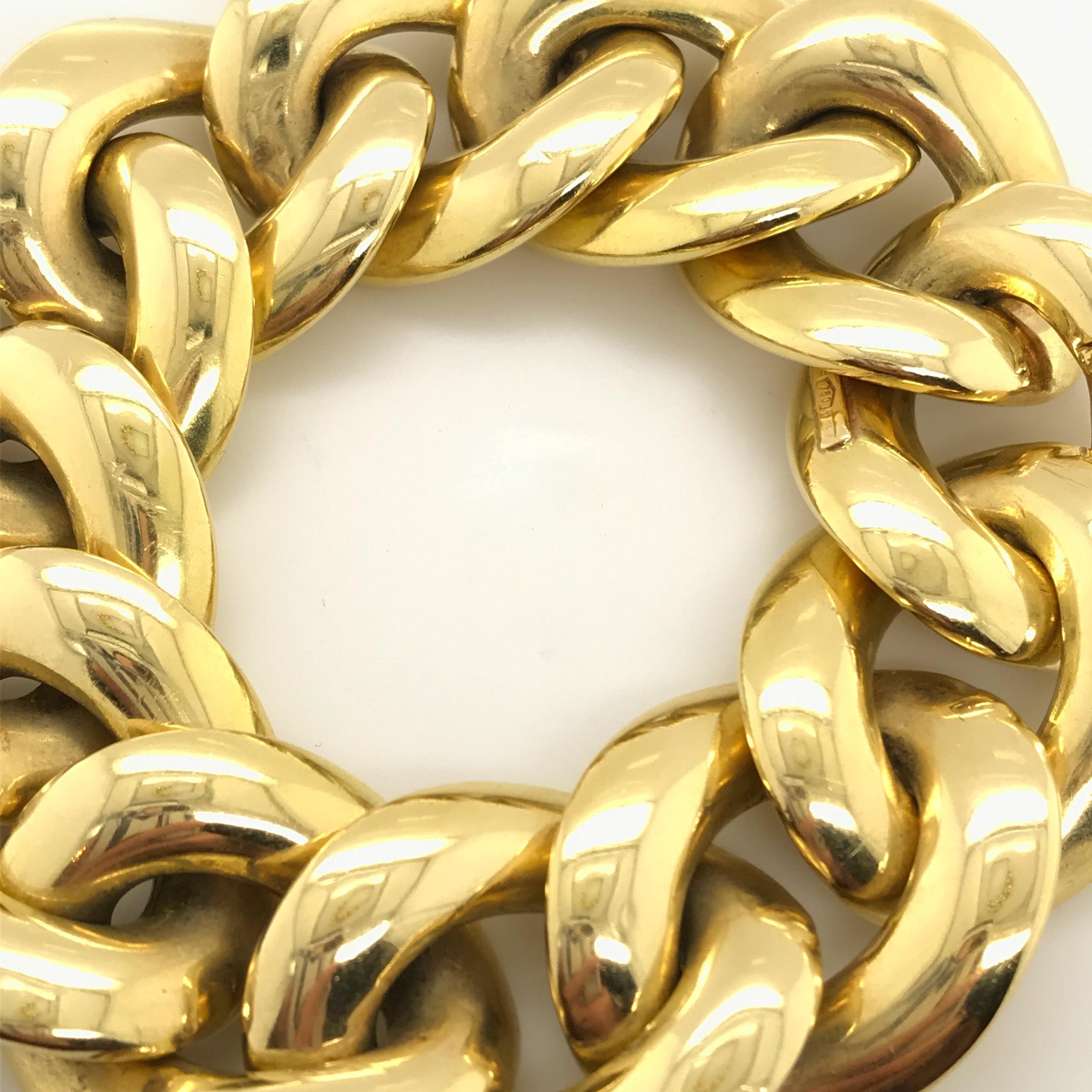 Contemporary 18 Karat Yellow Gold Italian Flat Curb Link Bracelet For Sale