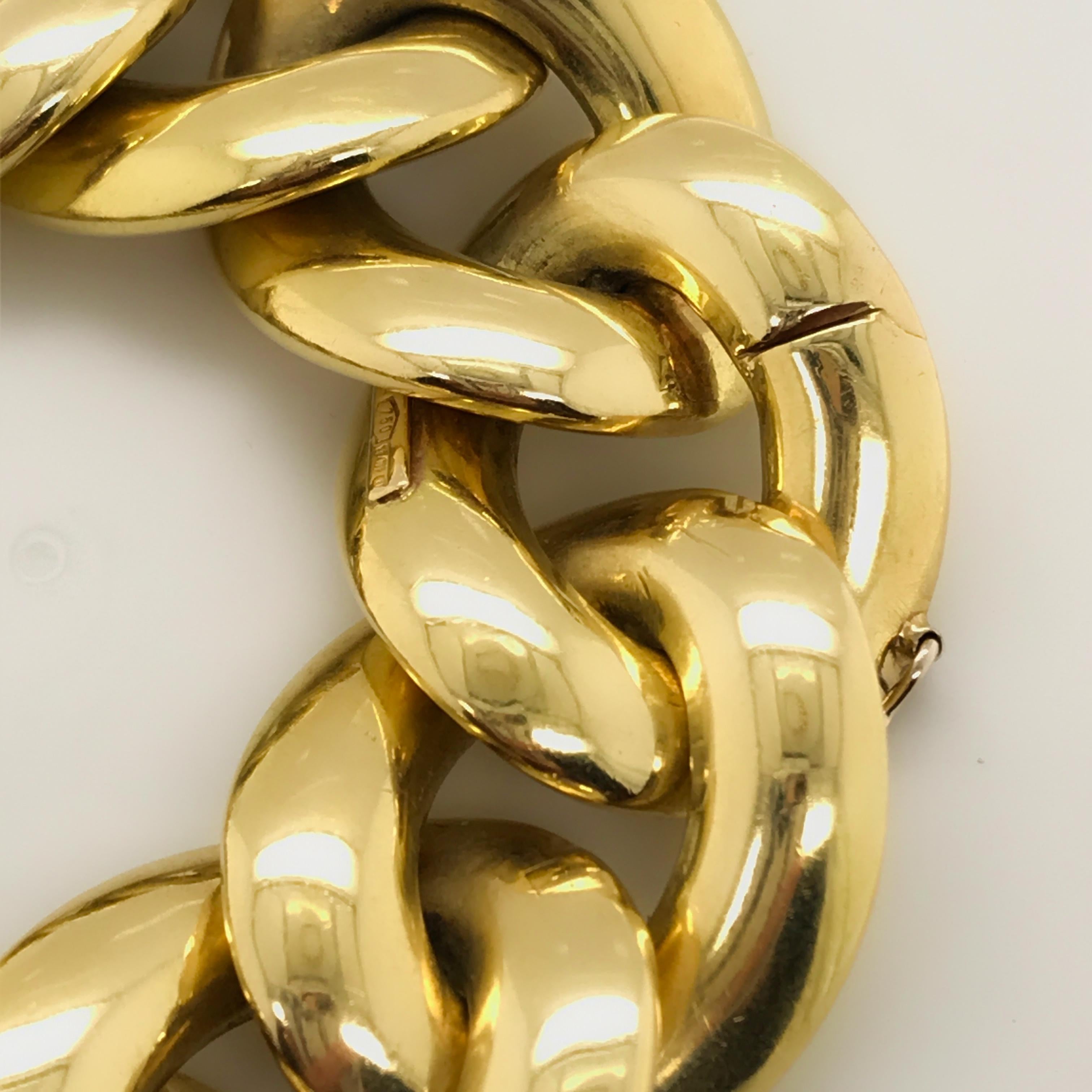 18 Karat Yellow Gold Italian Flat Curb Link Bracelet In Good Condition For Sale In QLD , AU