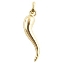 18 Karat Yellow Gold Italian Horn Charm at 1stDibs | 18 karat gold italian  horn, 18k gold italian horn, italian horn bracelet