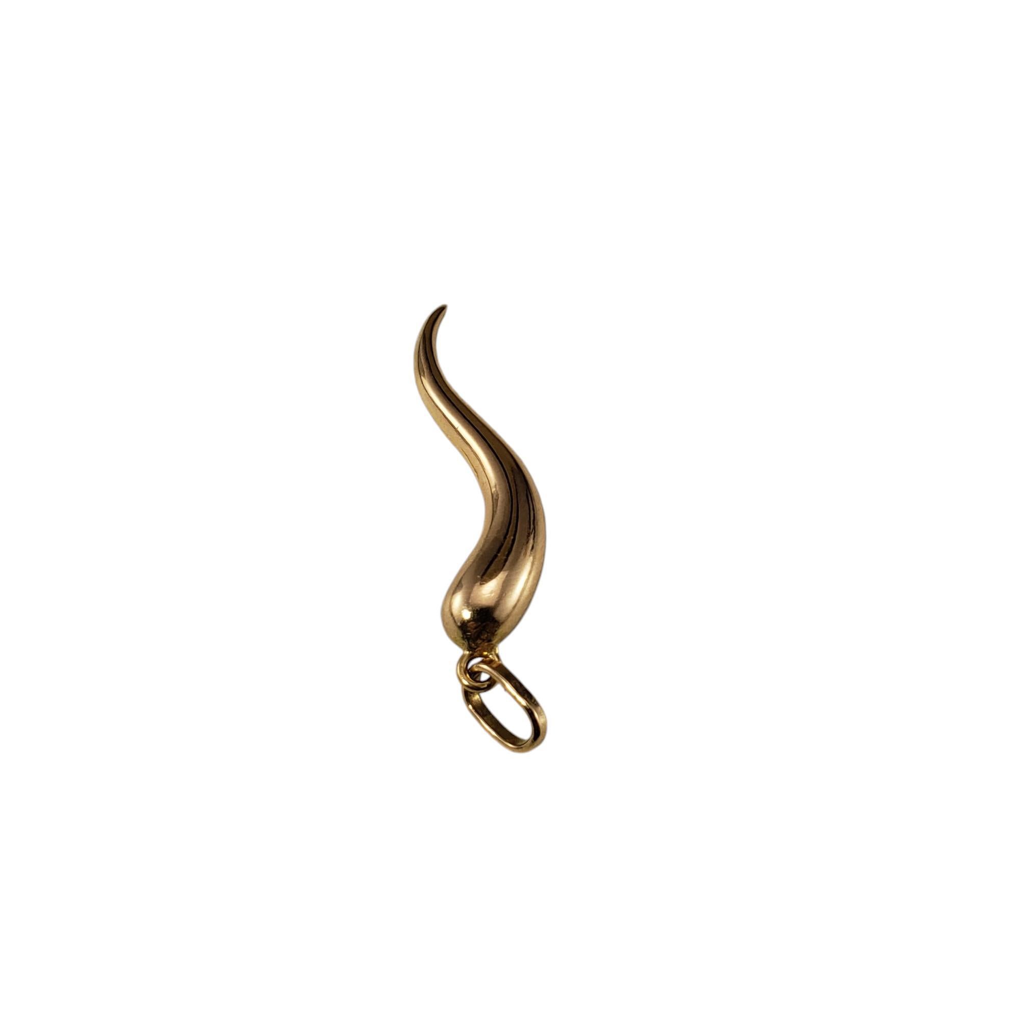 18 Karat Yellow Gold Italian Horn Pendant #19199 In Good Condition In Washington Depot, CT