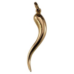 Vintage 18 Karat Yellow Gold Italian Horn Pendant #19199