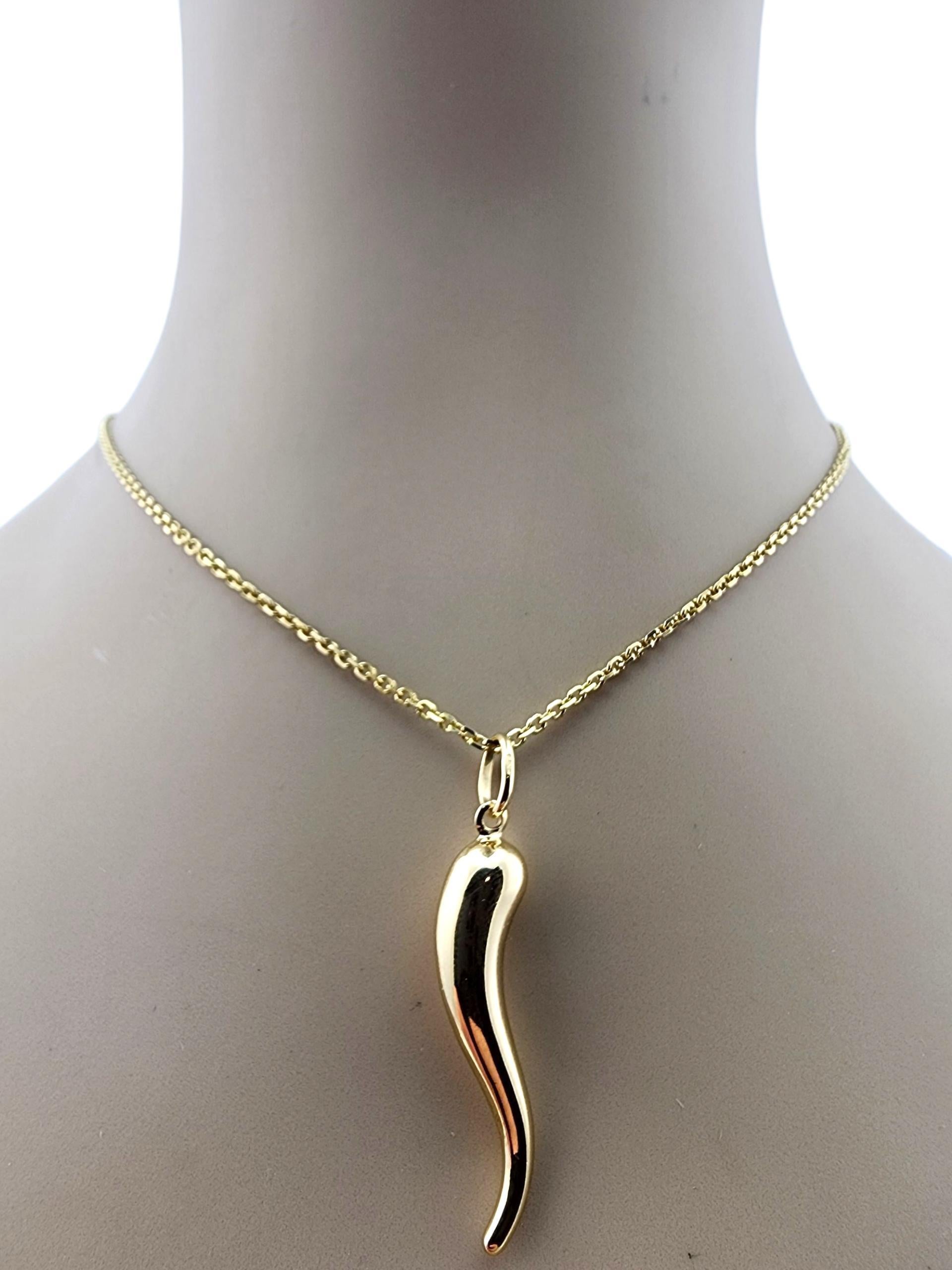 Pendentif en or jaune 18 carats en corne italienne #23180 en vente 4