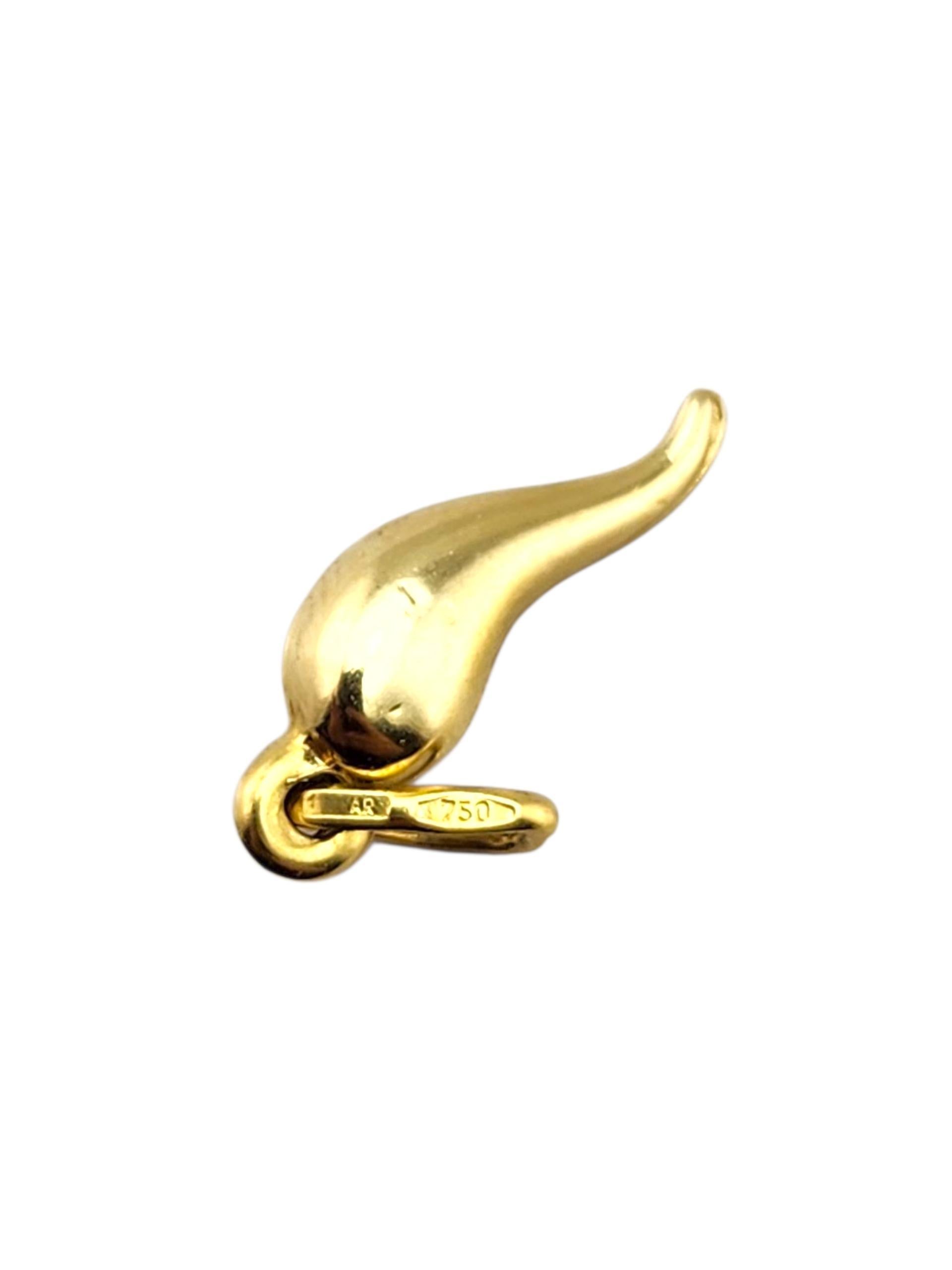 Pendentif en or jaune 18 carats en corne italienne #23183 en vente 3