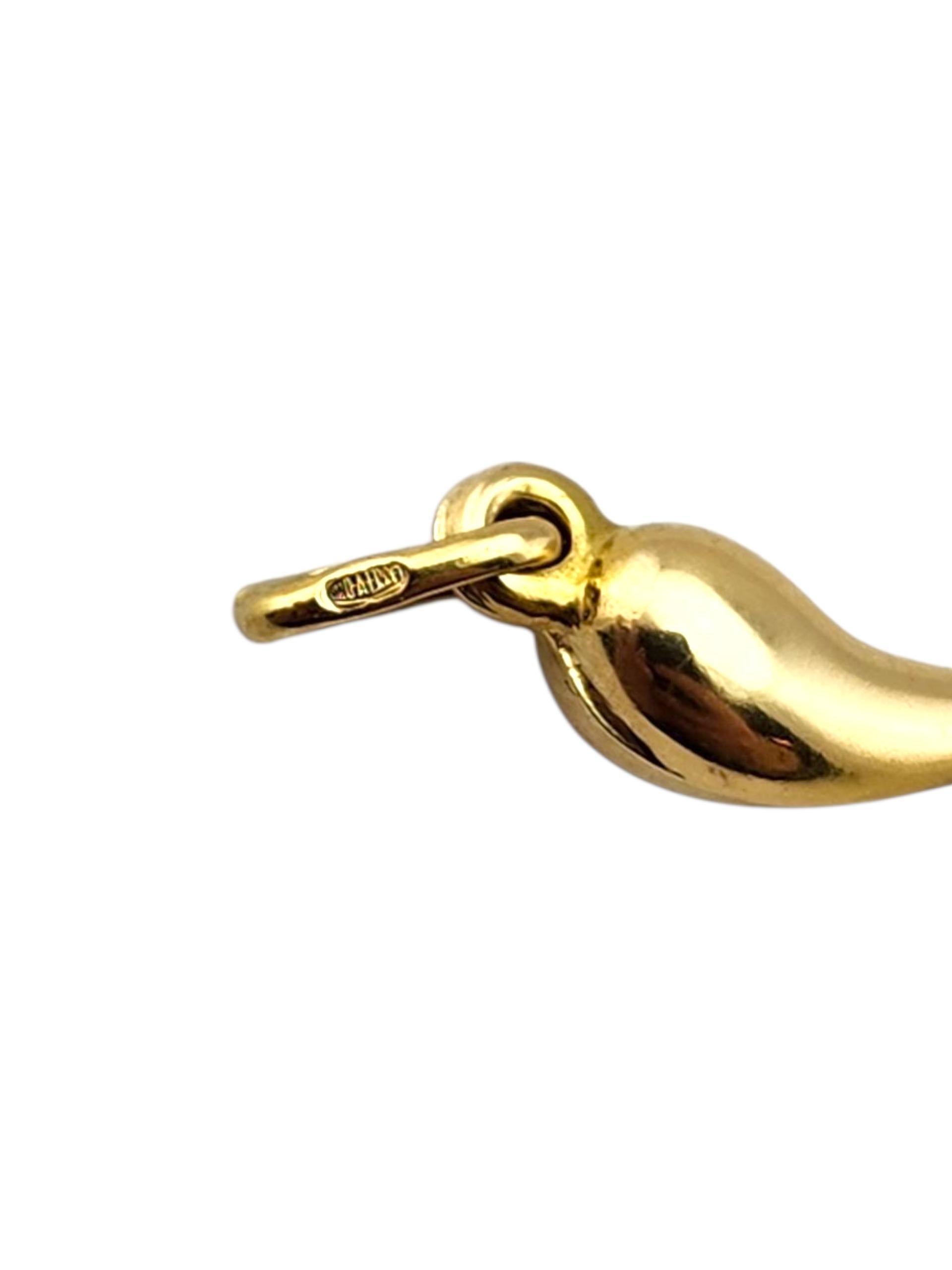 Pendentif en or jaune 18 carats en corne italienne #23183 en vente 4