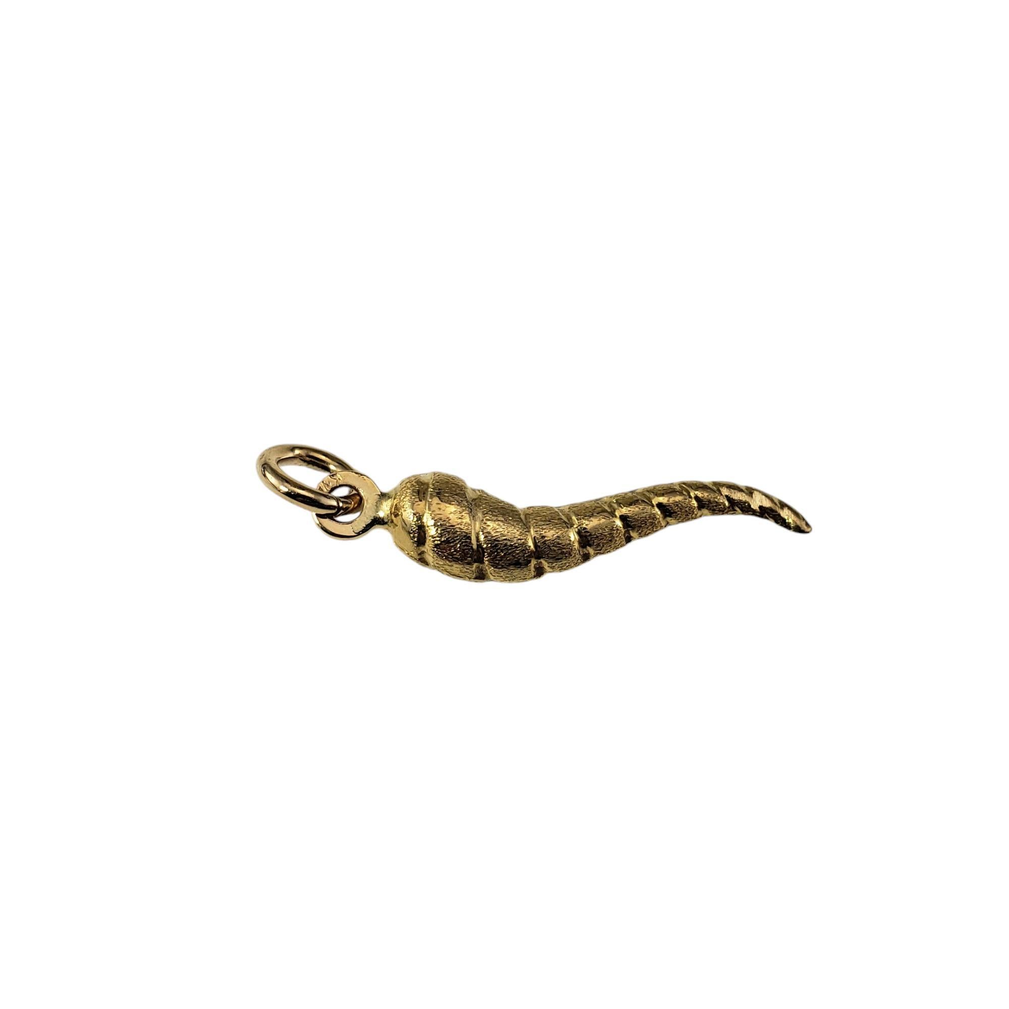 18 Karat Yellow Gold Italian Horn Pendant/Charm #19162 In Good Condition In Washington Depot, CT