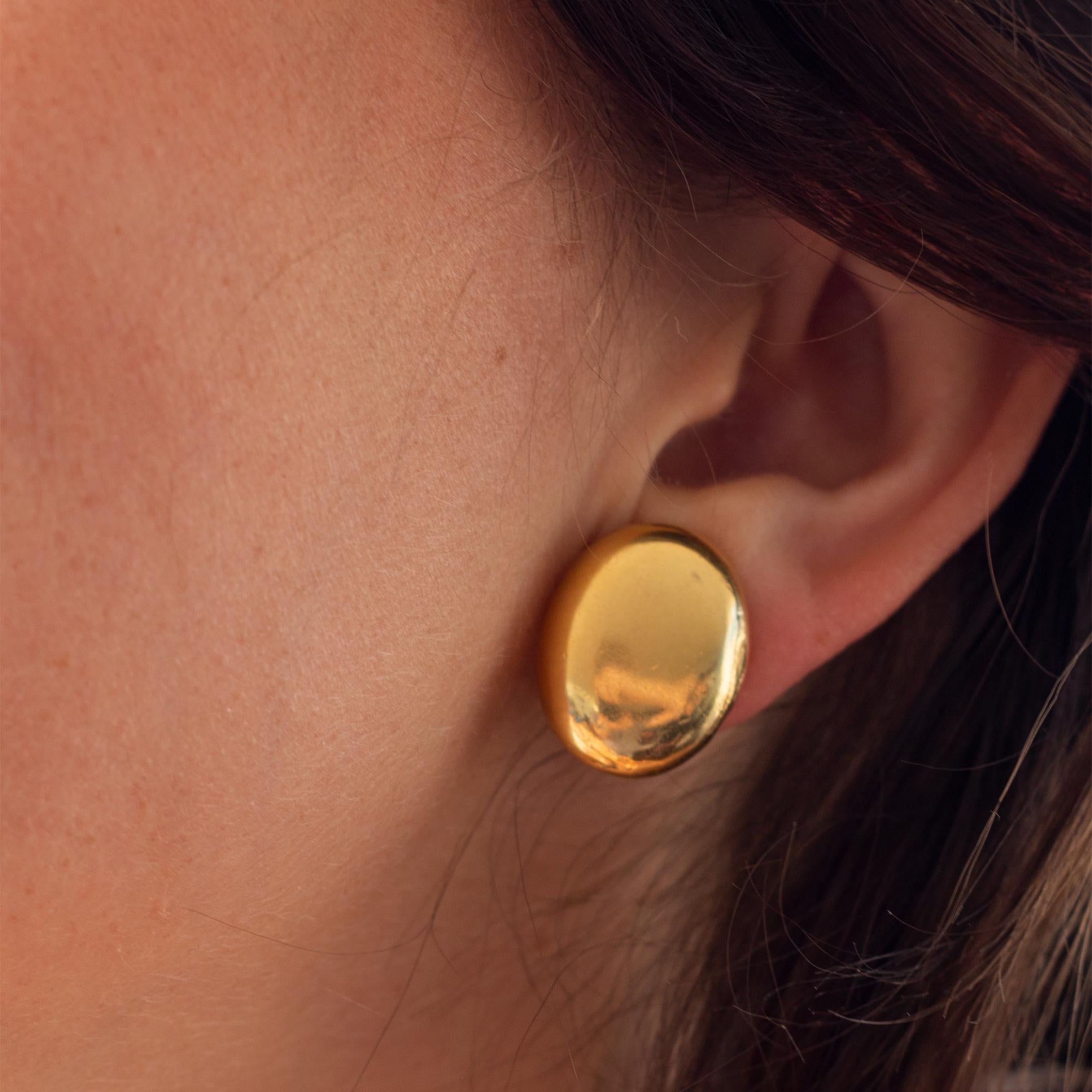 18 Karat Yellow Gold Italian Oval Ear Clips For Sale 1