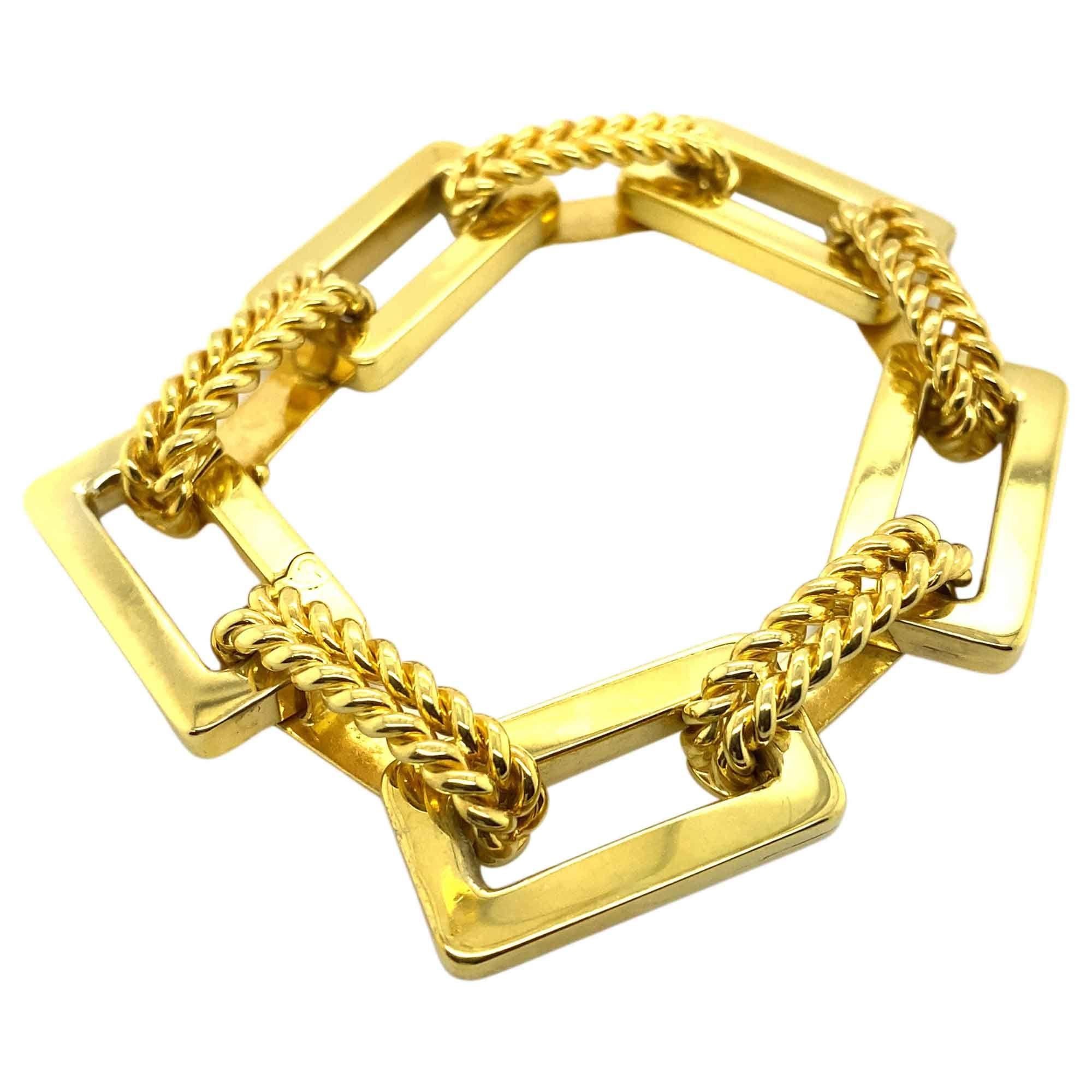 Contemporary 18 Karat Yellow Gold Italian Rectangular and Woven Link Bracelet For Sale