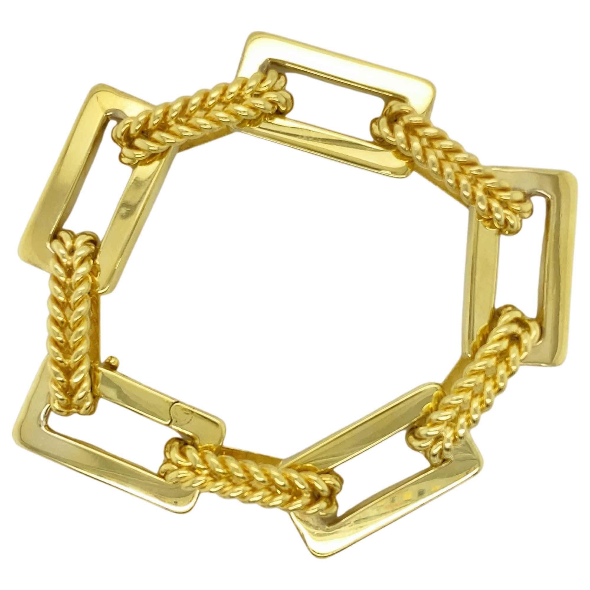 Women's or Men's 18 Karat Yellow Gold Italian Rectangular and Woven Link Bracelet For Sale