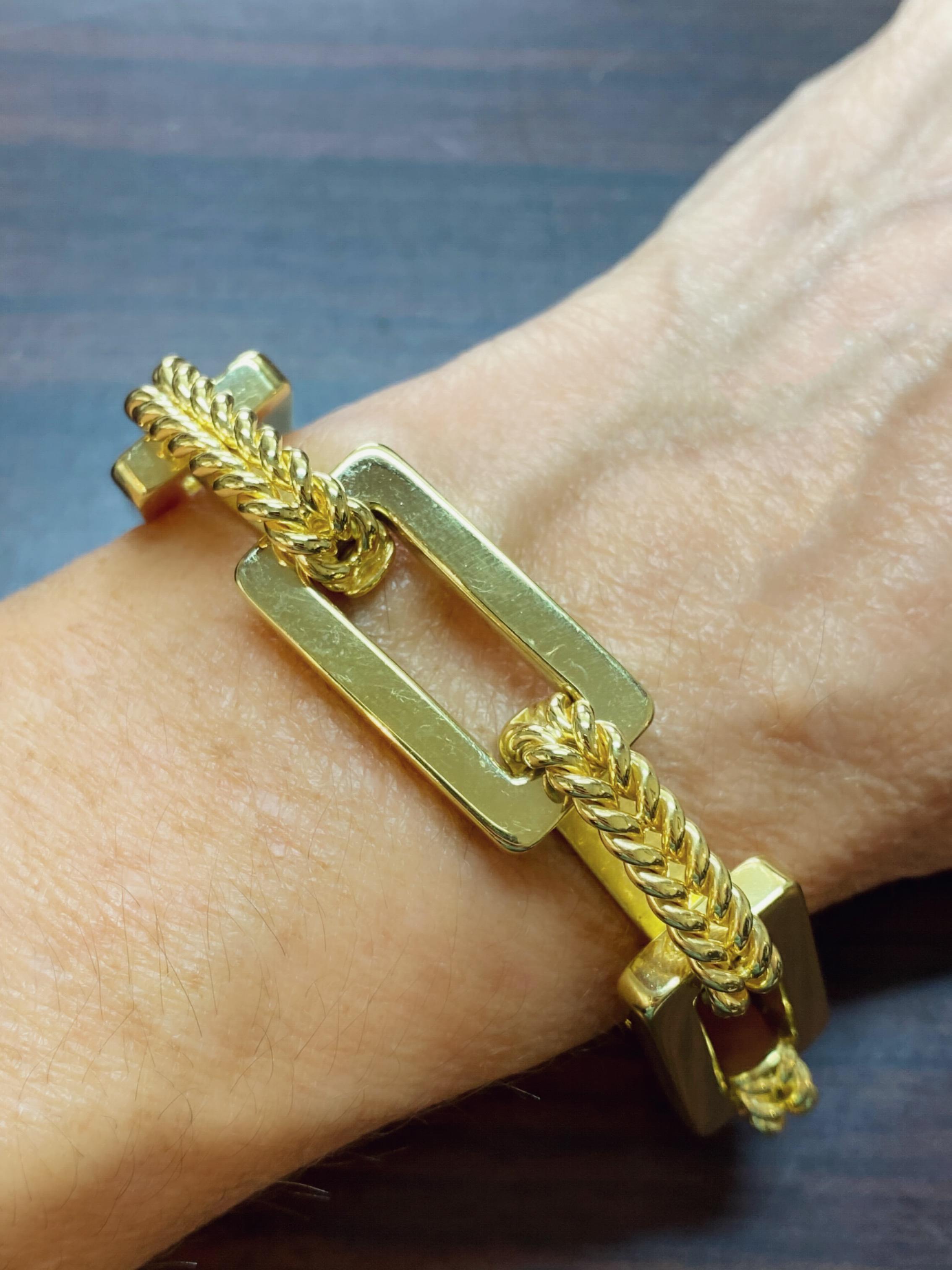 18 Karat Yellow Gold Italian Rectangular and Woven Link Bracelet For Sale 1