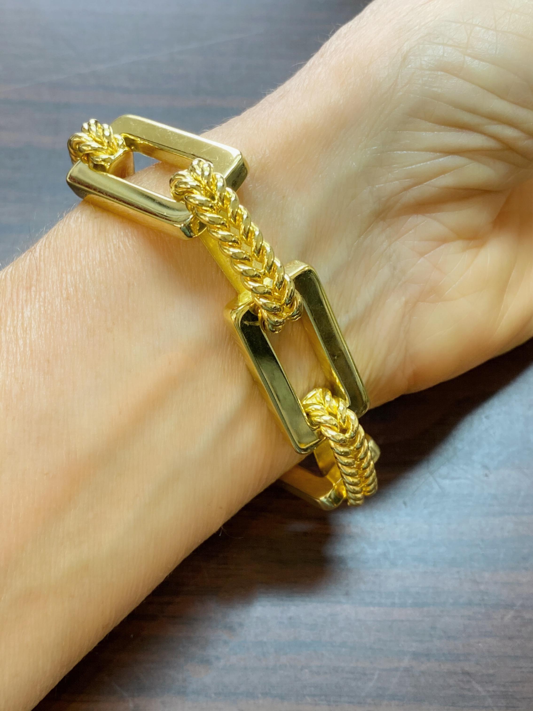 18 Karat Yellow Gold Italian Rectangular and Woven Link Bracelet For Sale 2