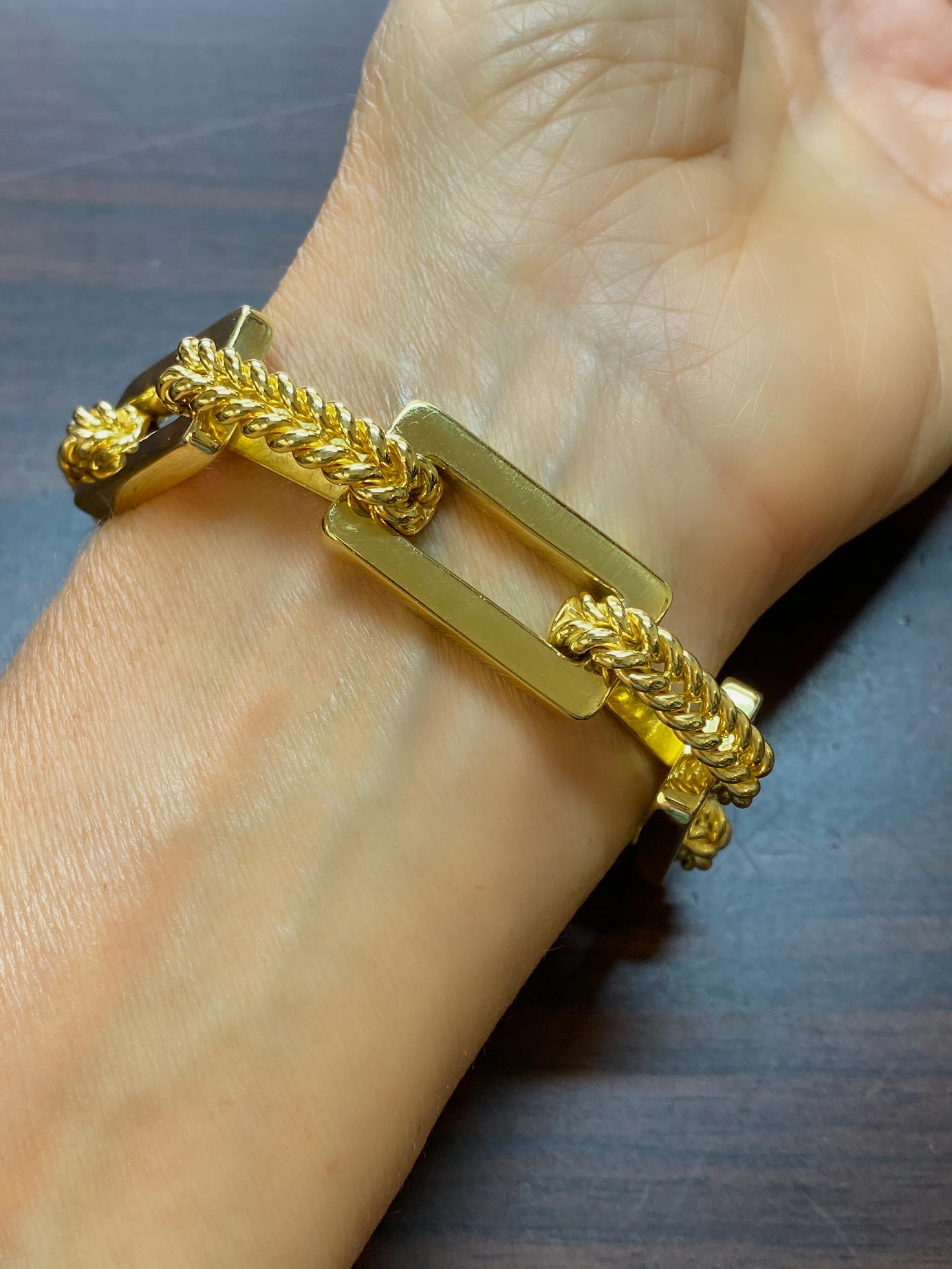 18 Karat Yellow Gold Italian Rectangular and Woven Link Bracelet For Sale 3
