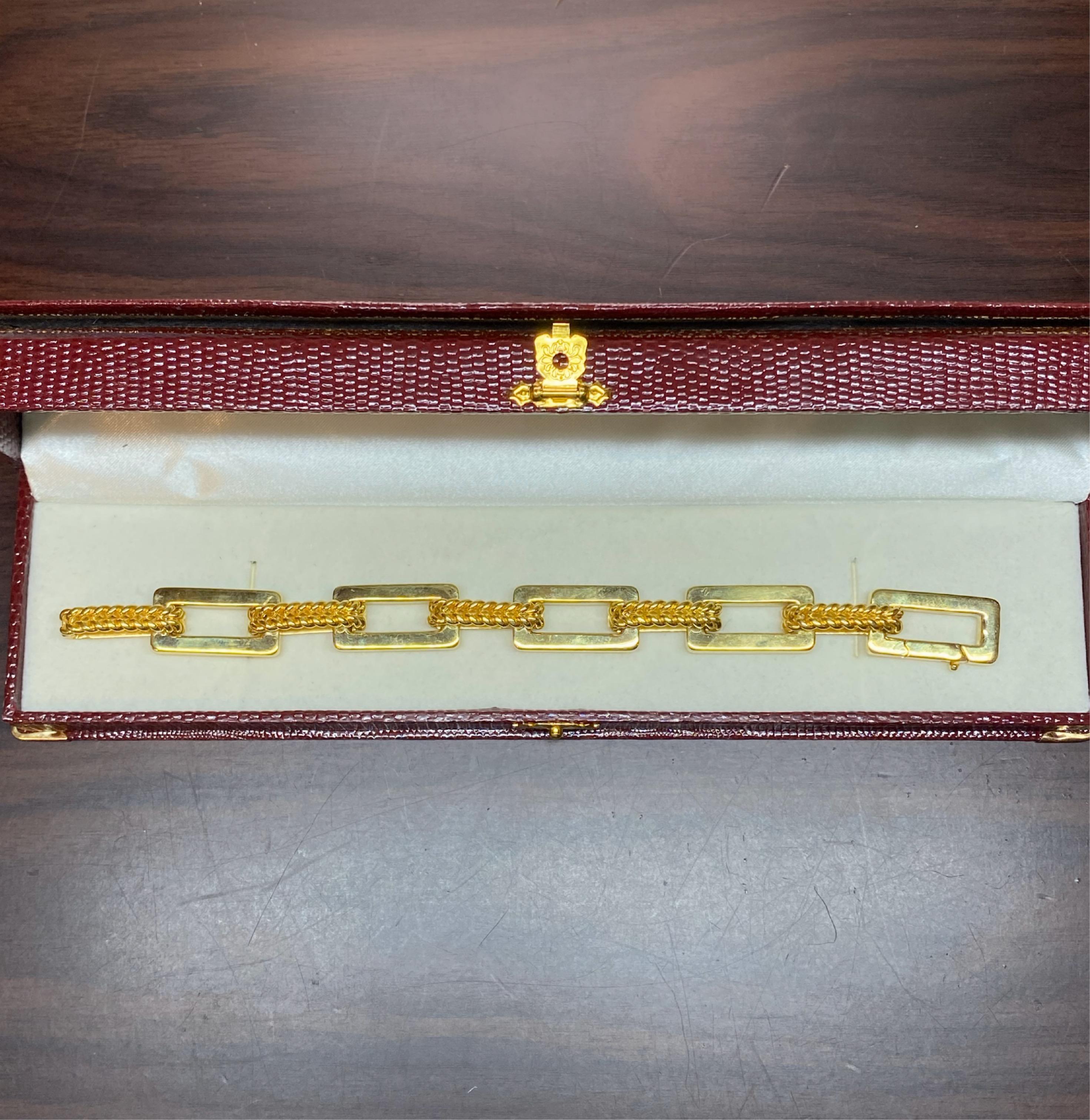 18 Karat Yellow Gold Italian Rectangular and Woven Link Bracelet For Sale 4