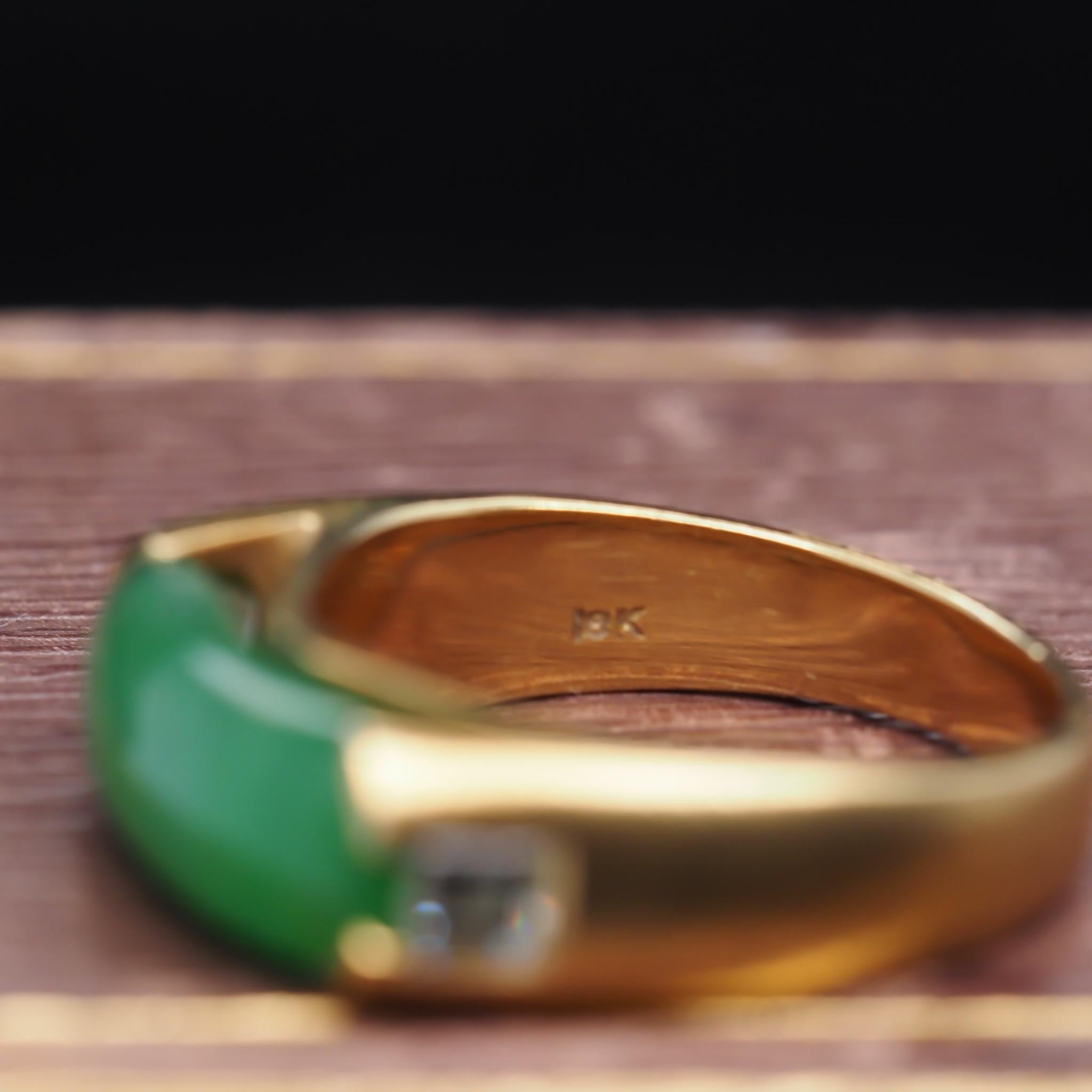 18 Karat Yellow Gold Jade and Carre Cut Diamond Ring VHK#544 In Good Condition In Atlanta, GA