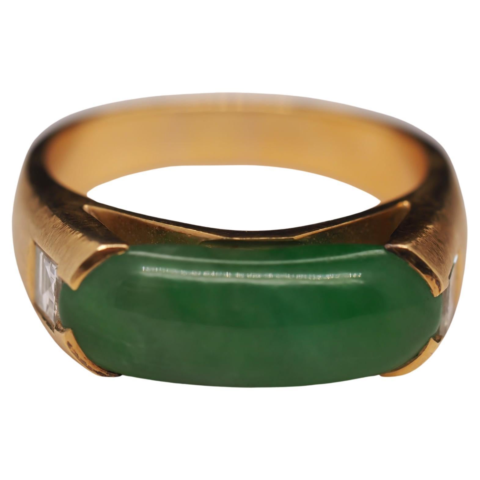 18 Karat Yellow Gold Jade and Carre Cut Diamond Ring VHK#544