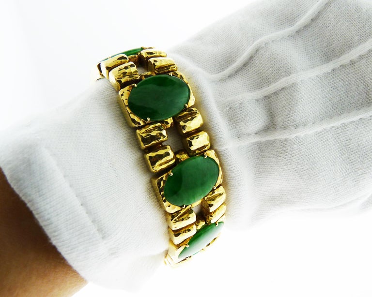 18 Karat Yellow Gold Jade Bracelet For Sale at 1stdibs