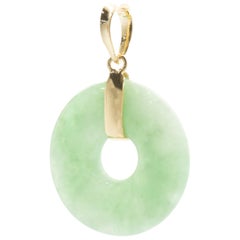 18 Karat Yellow Gold Jade Circle Pendant