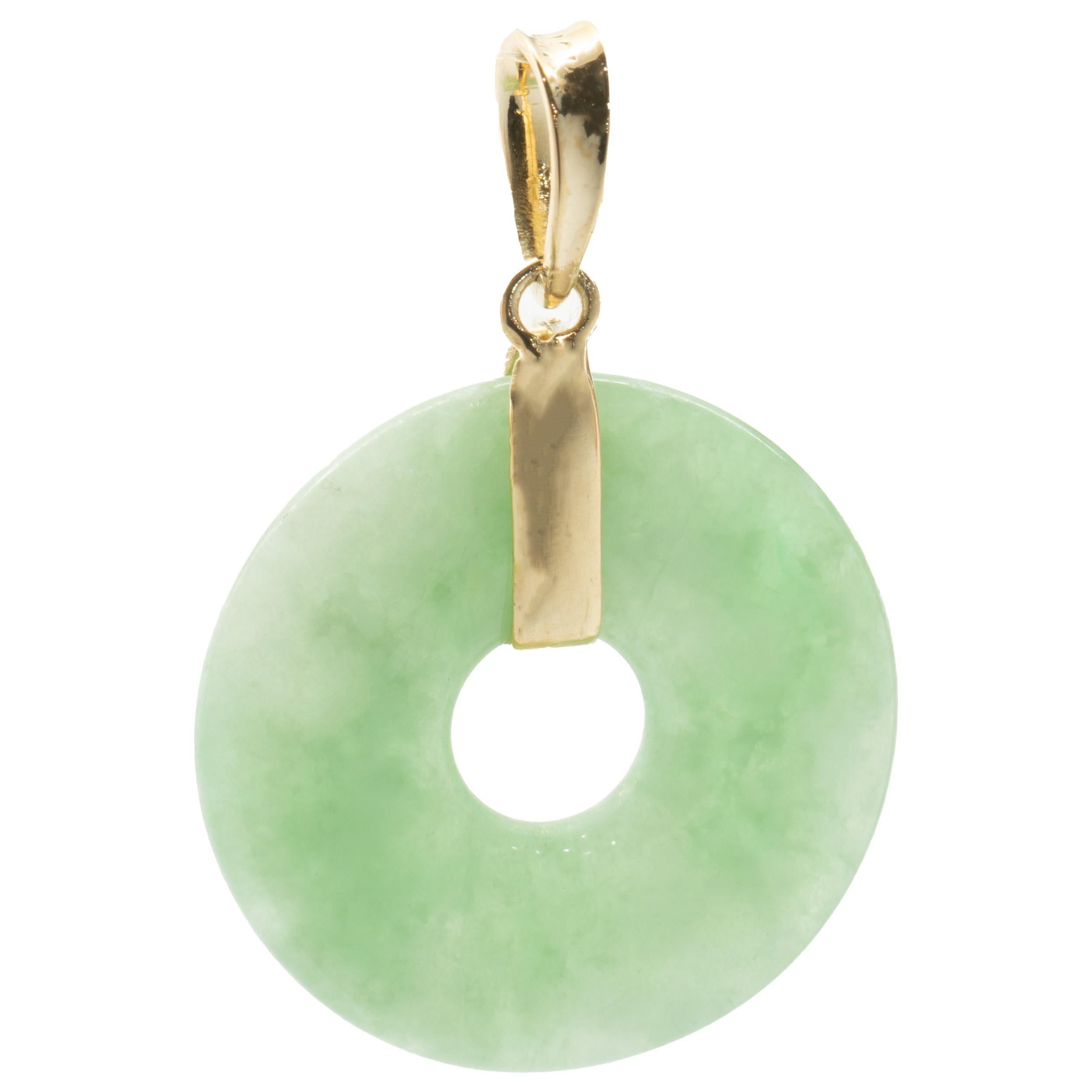 jade circle pendant necklace