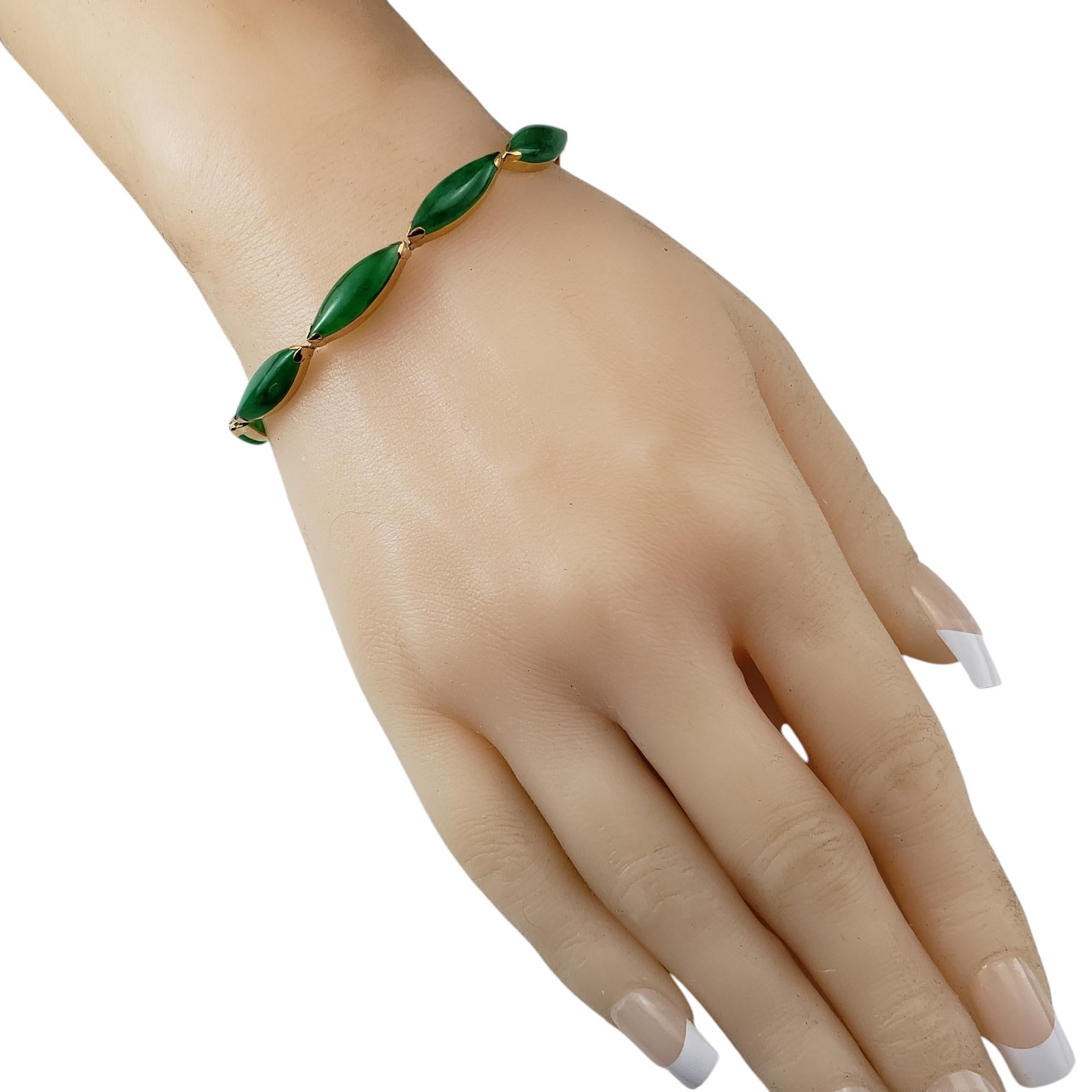 18 Karat Yellow Gold Jadeite Link Bracelet JAGi Certified #20700 In Good Condition In Washington Depot, CT