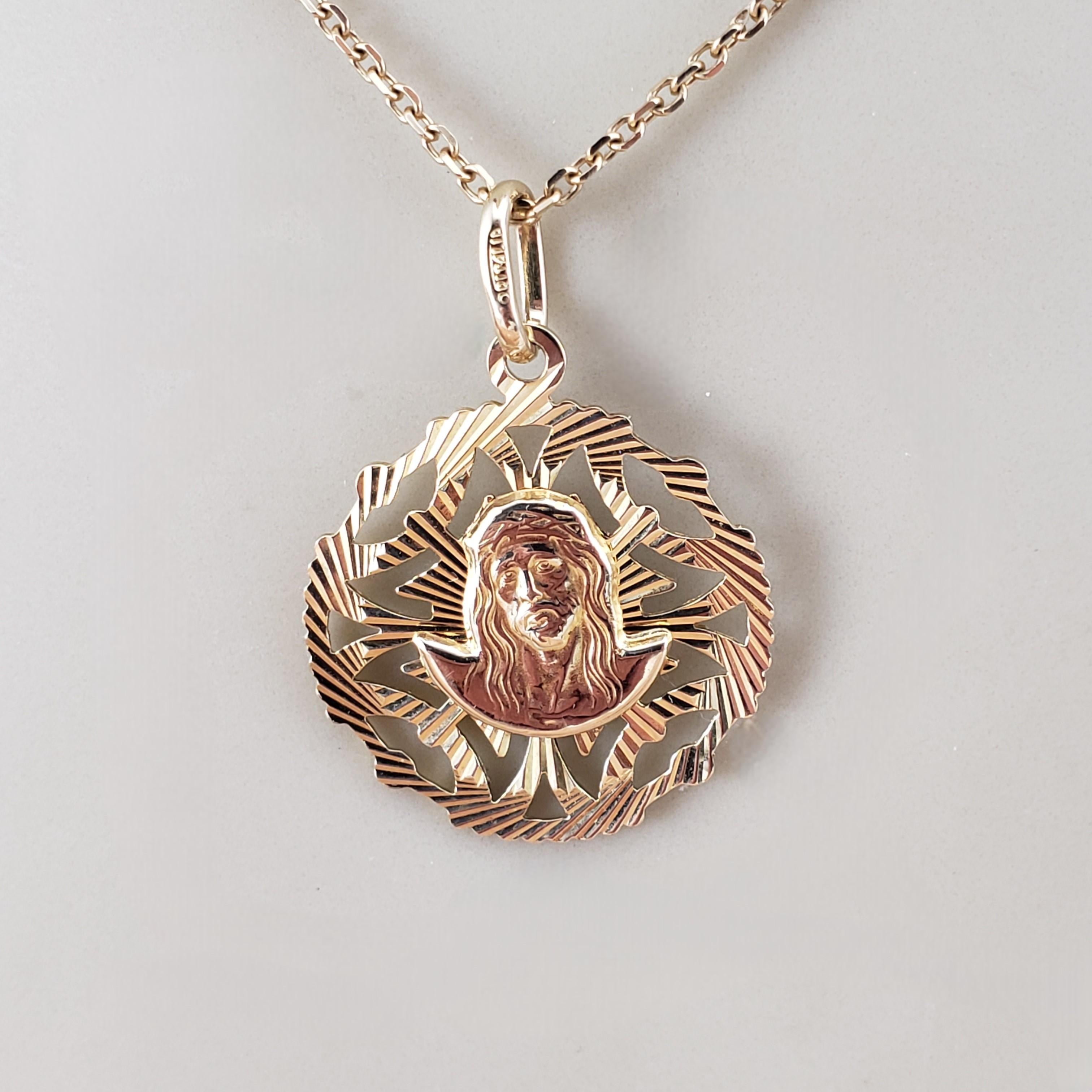 18 Karat Yellow Gold Jesus and Virgin Mary Reversible Pendant #20347 For Sale 3